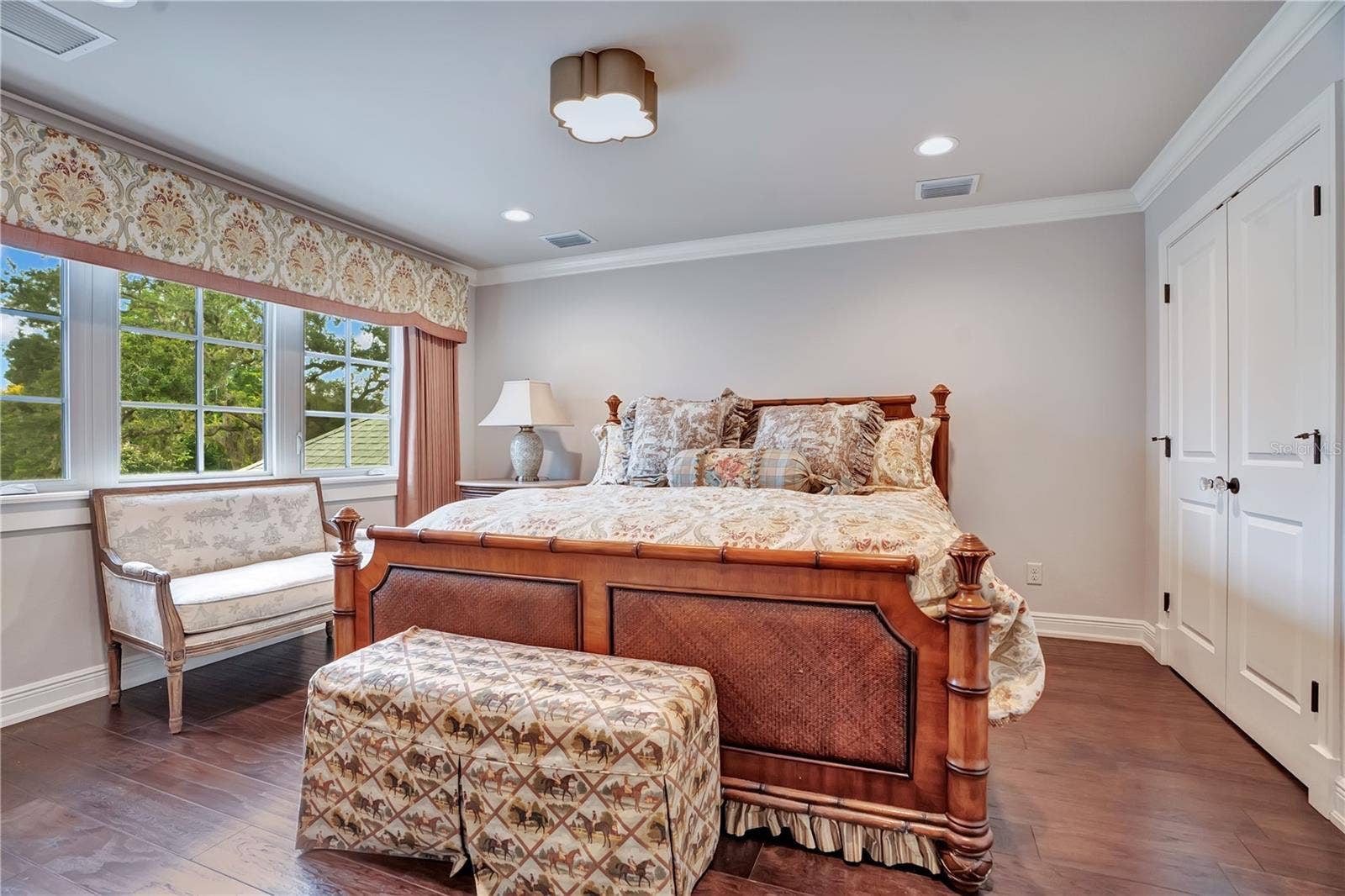 8804 BAY HILL BOULEVARD, Orlando, FL 32819 8804 BAY HILL BOULEVARD, Orlando, FL 32819