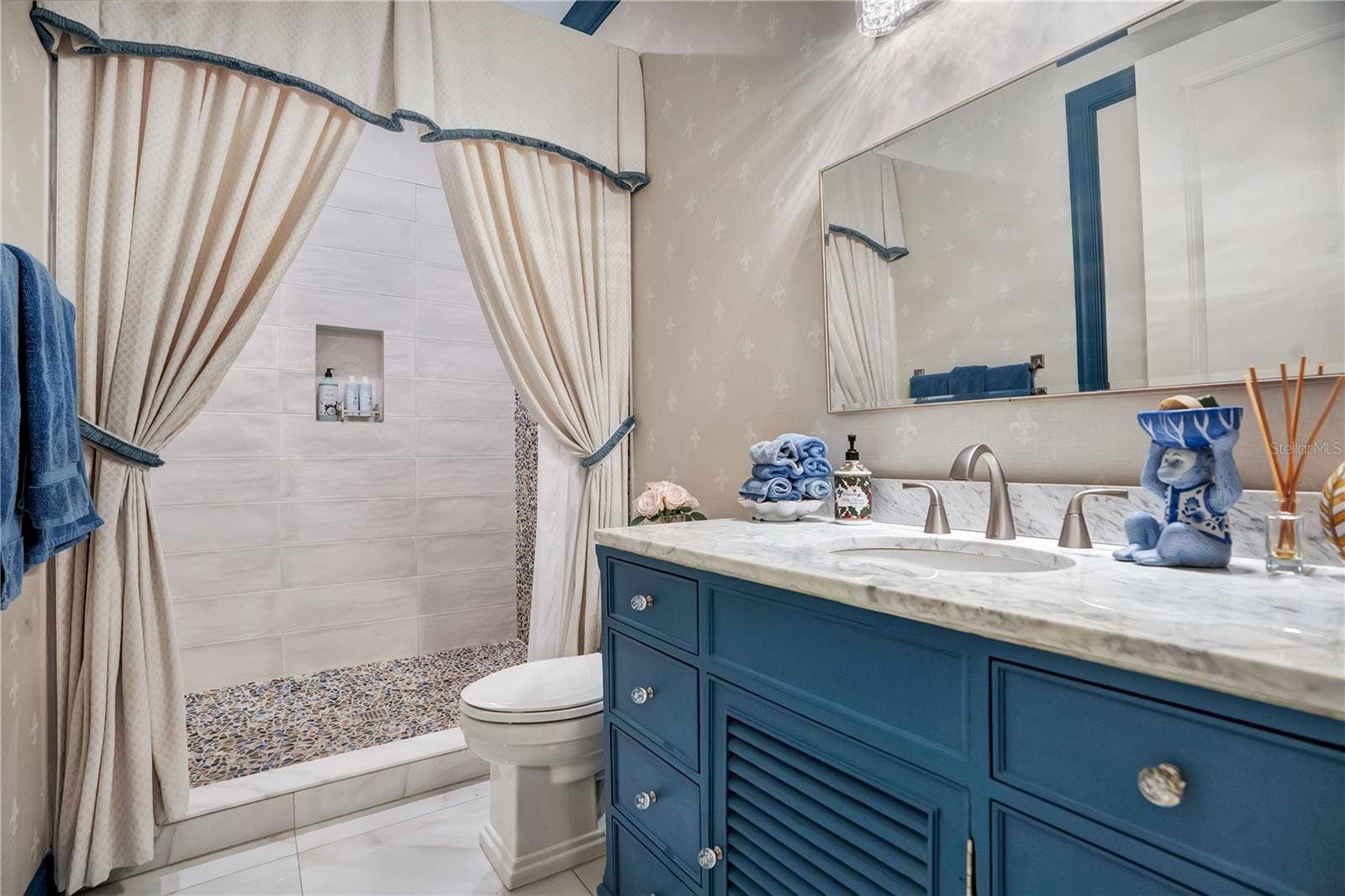 8804 BAY HILL BOULEVARD, Orlando, FL 32819 8804 BAY HILL BOULEVARD, Orlando, FL 32819