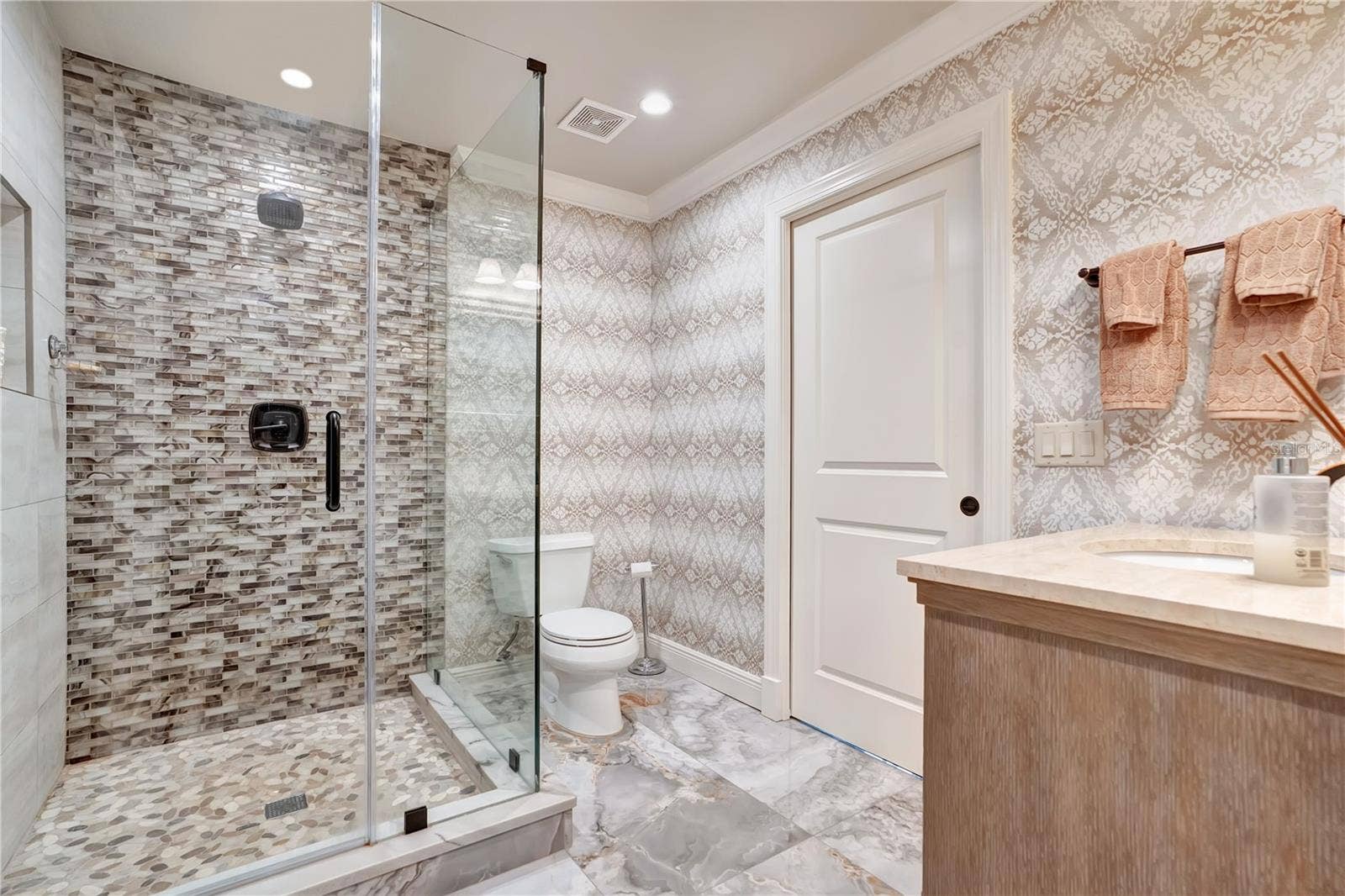 8804 BAY HILL BOULEVARD, Orlando, FL 32819 8804 BAY HILL BOULEVARD, Orlando, FL 32819