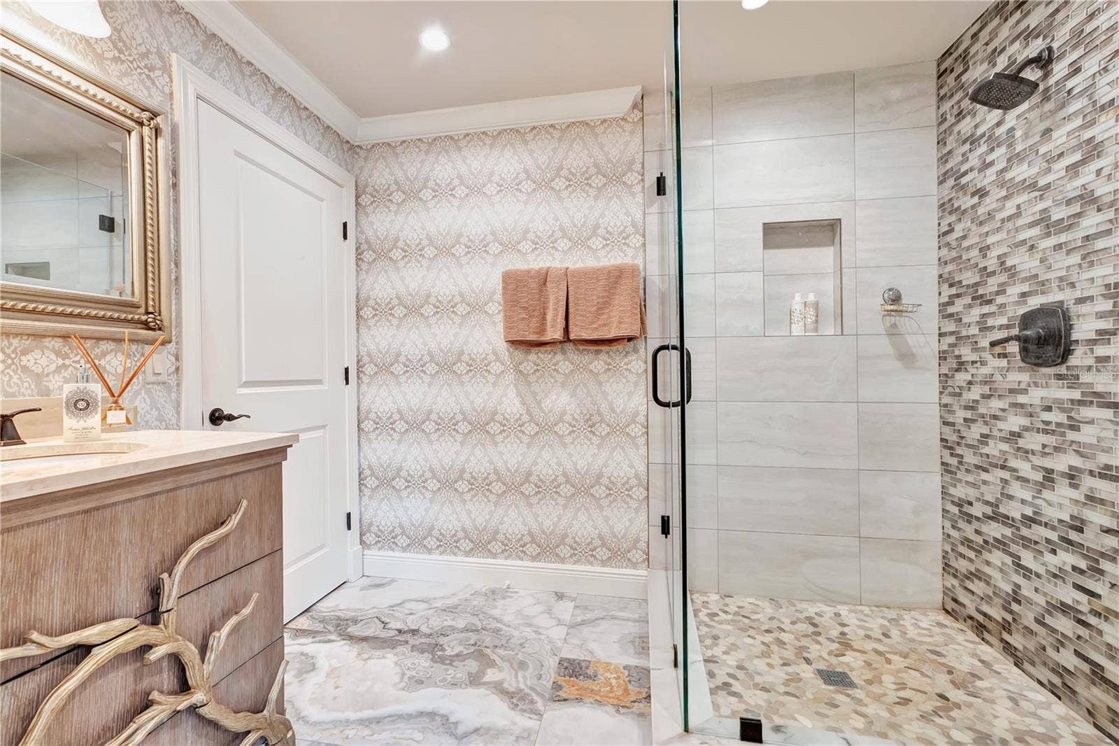 8804 BAY HILL BOULEVARD, Orlando, FL 32819 8804 BAY HILL BOULEVARD, Orlando, FL 32819