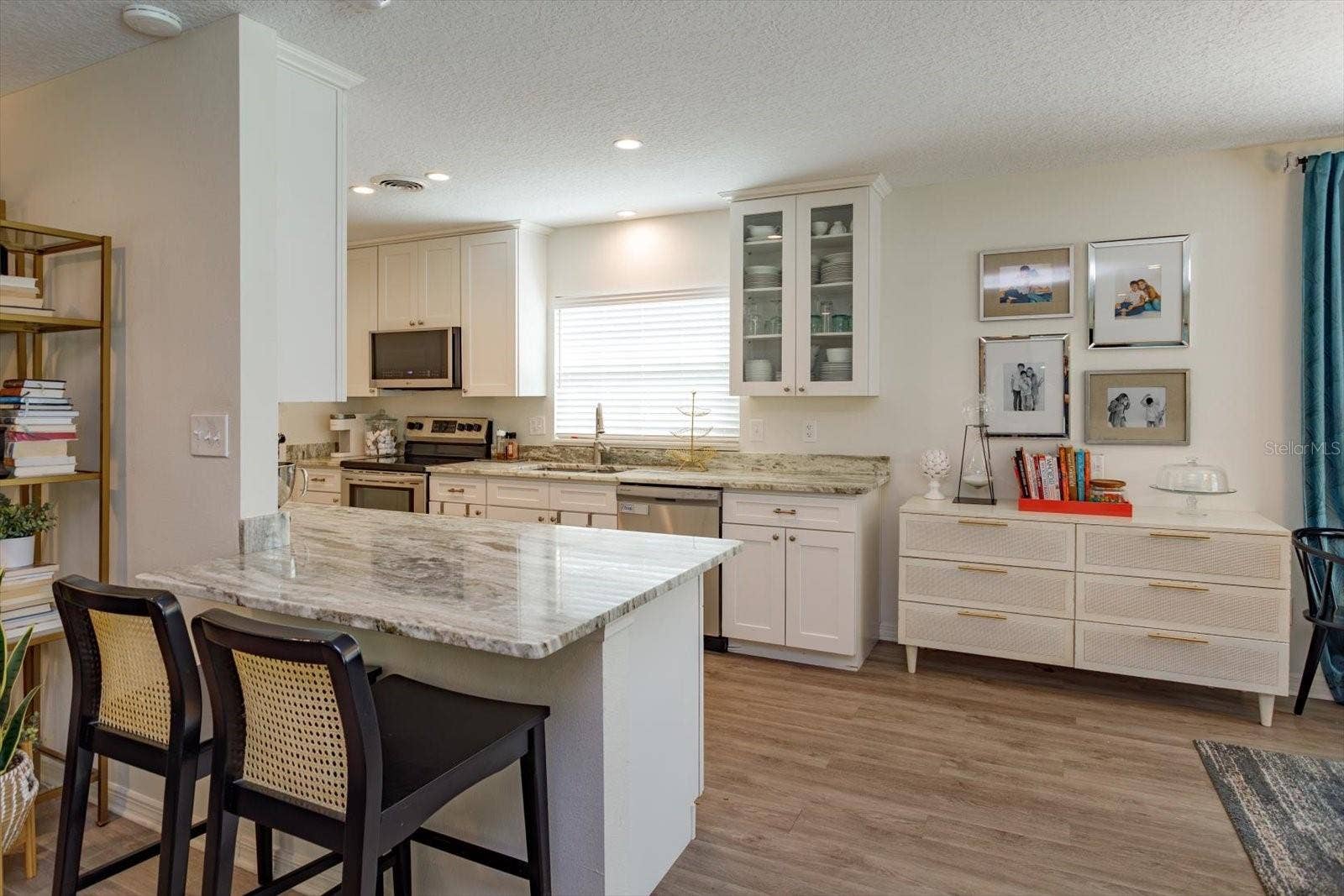 2322 WOODCREST DRIVE, Winter Park, FL 32792 Breakfast bar with seating for 2