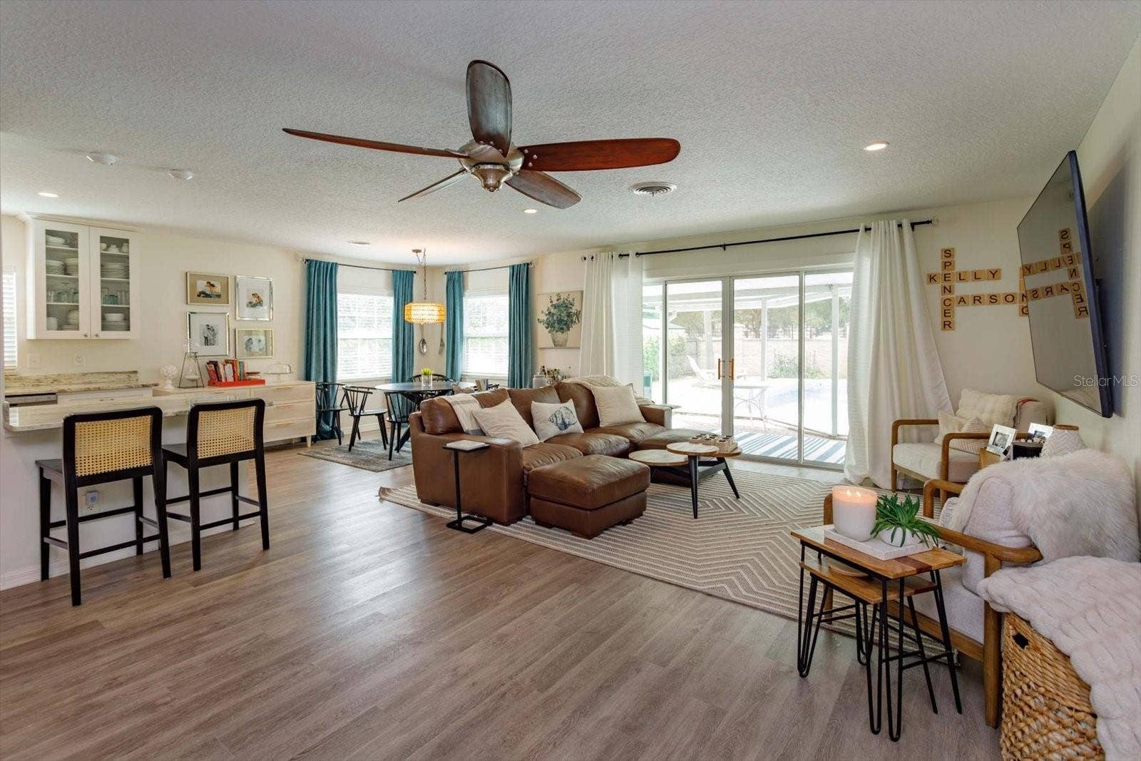2322 WOODCREST DRIVE, Winter Park, FL 32792 26 x 15 great room with sliders to the lanai