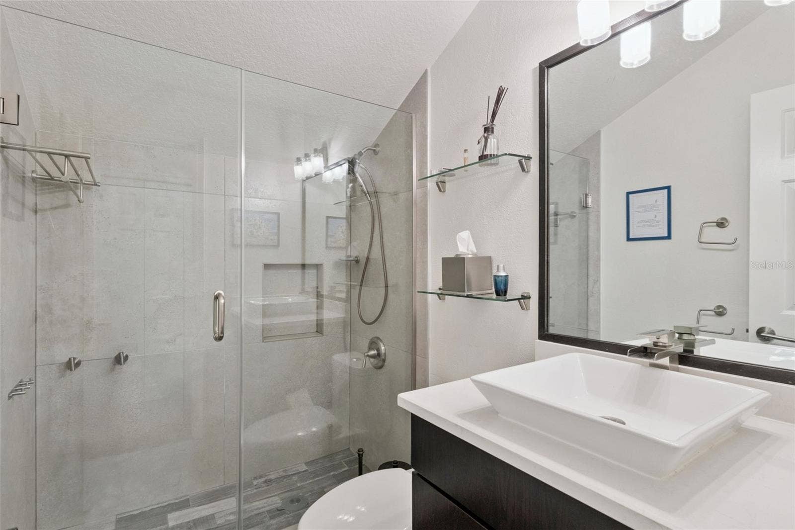 3832 HUNTERS ISLE DRIVE, Orlando, FL 32837 Second floor private suite - Bathroom.