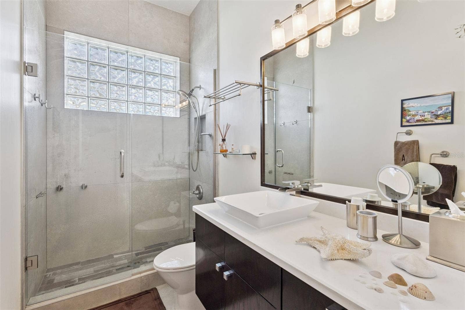 3832 HUNTERS ISLE DRIVE, Orlando, FL 32837 Full Bath between Bedroom 3 and 4.