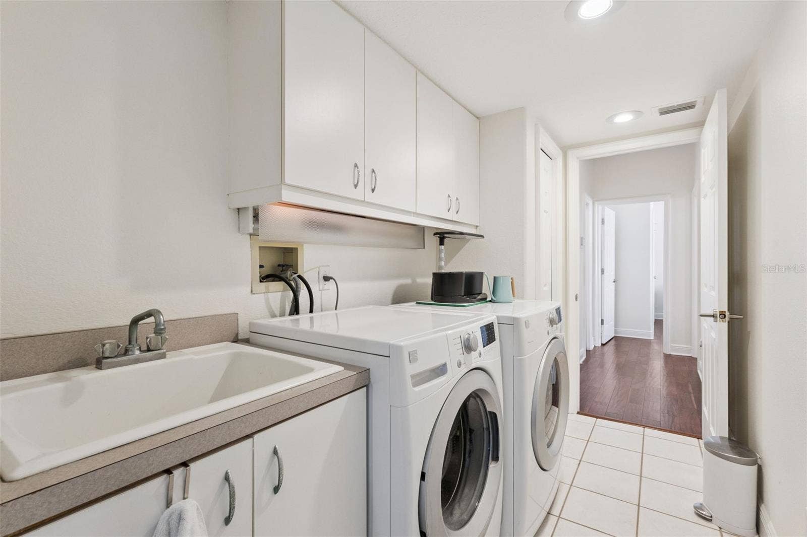 3832 HUNTERS ISLE DRIVE, Orlando, FL 32837 Laundry room.
