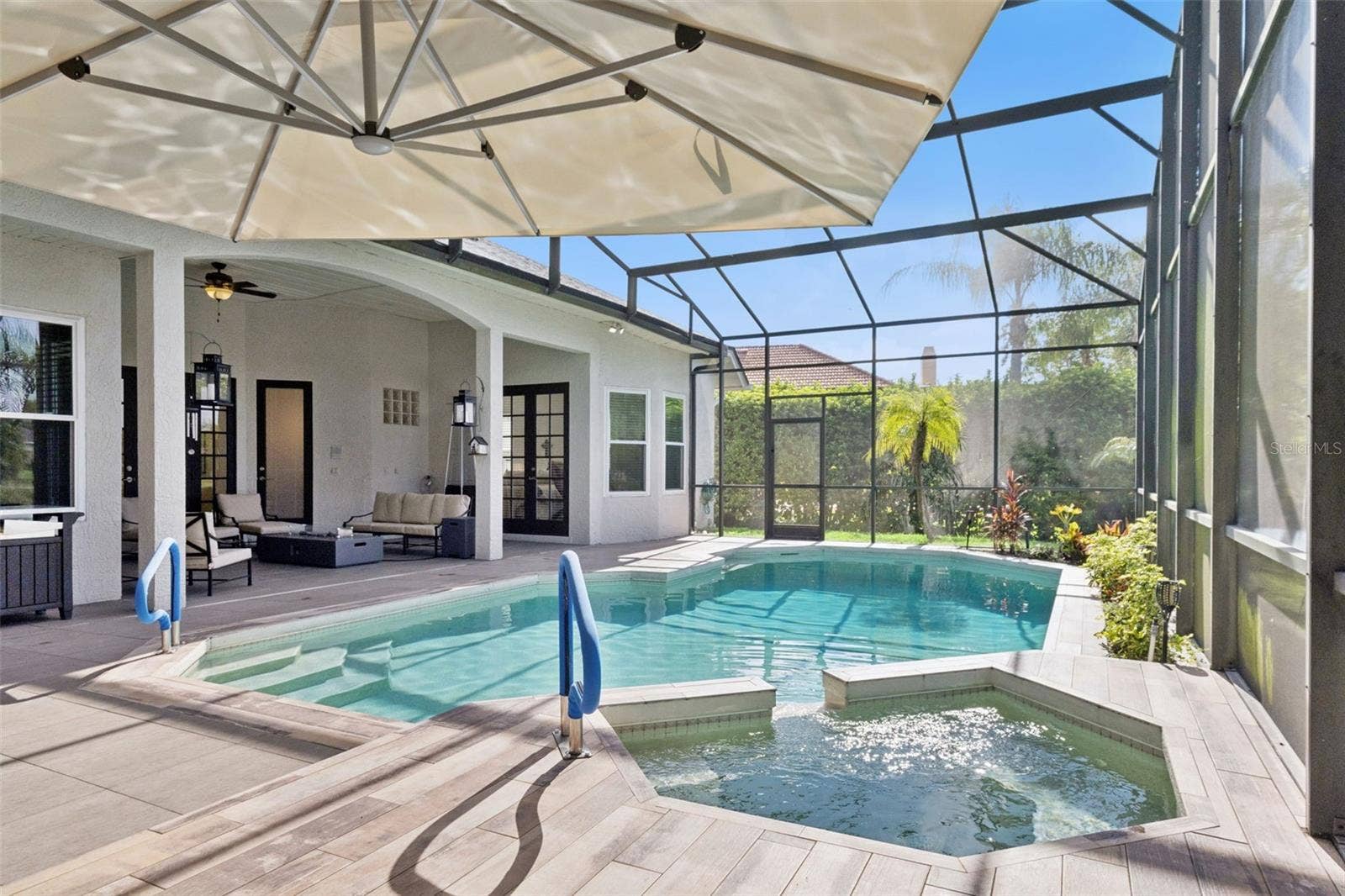3832 HUNTERS ISLE DRIVE, Orlando, FL 32837 Breathtaking Pool and Spa.