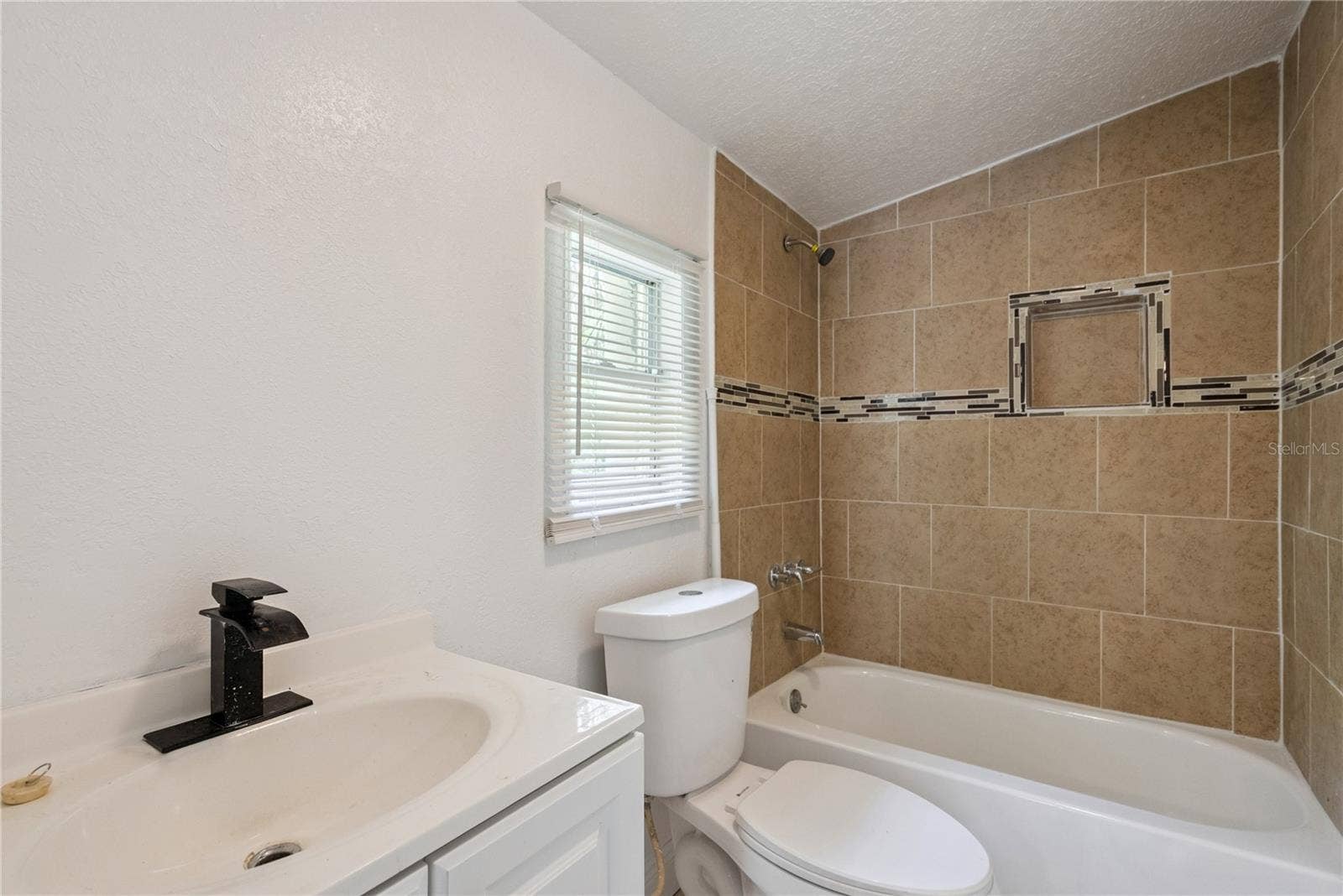 2112 LEE STREET, Orlando, FL 32805 2112 LEE STREET, Orlando, FL 32805