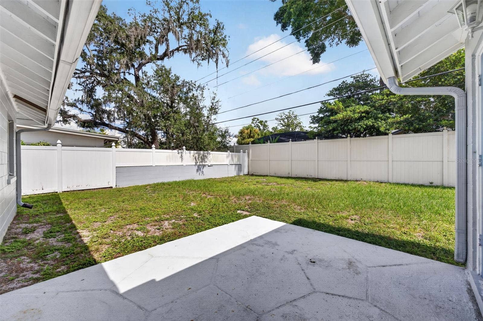 200 SENECA TRAIL, Maitland, FL 32751 Covered Patio & Backyard Covered rear patio opens to the spacious, almost fully fenced backyard.