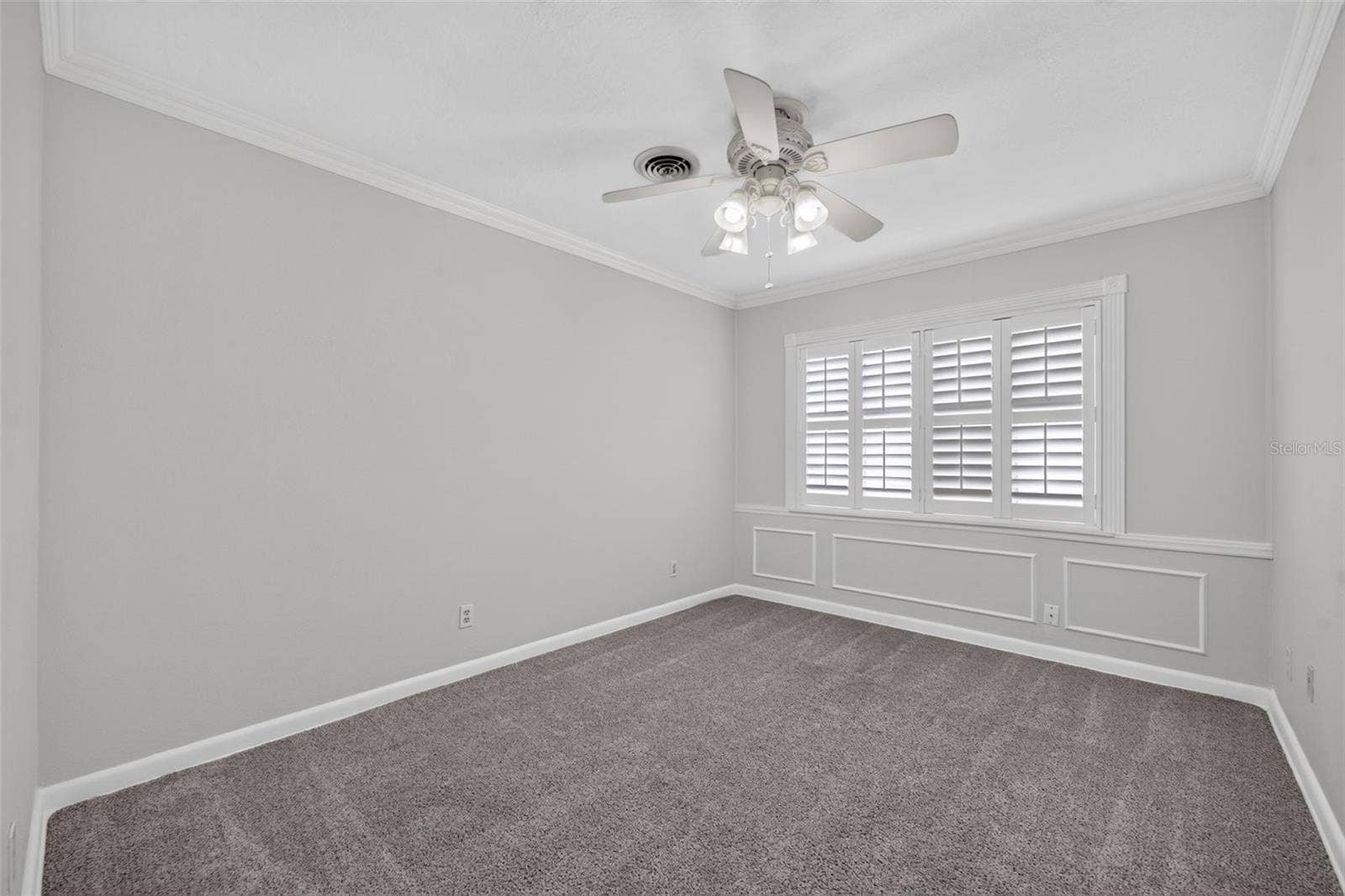 200 SENECA TRAIL, Maitland, FL 32751 Alternate Bedroom Ample-sized alternate bedroom with neutral carpeting, crown molding and custom interior shutters.