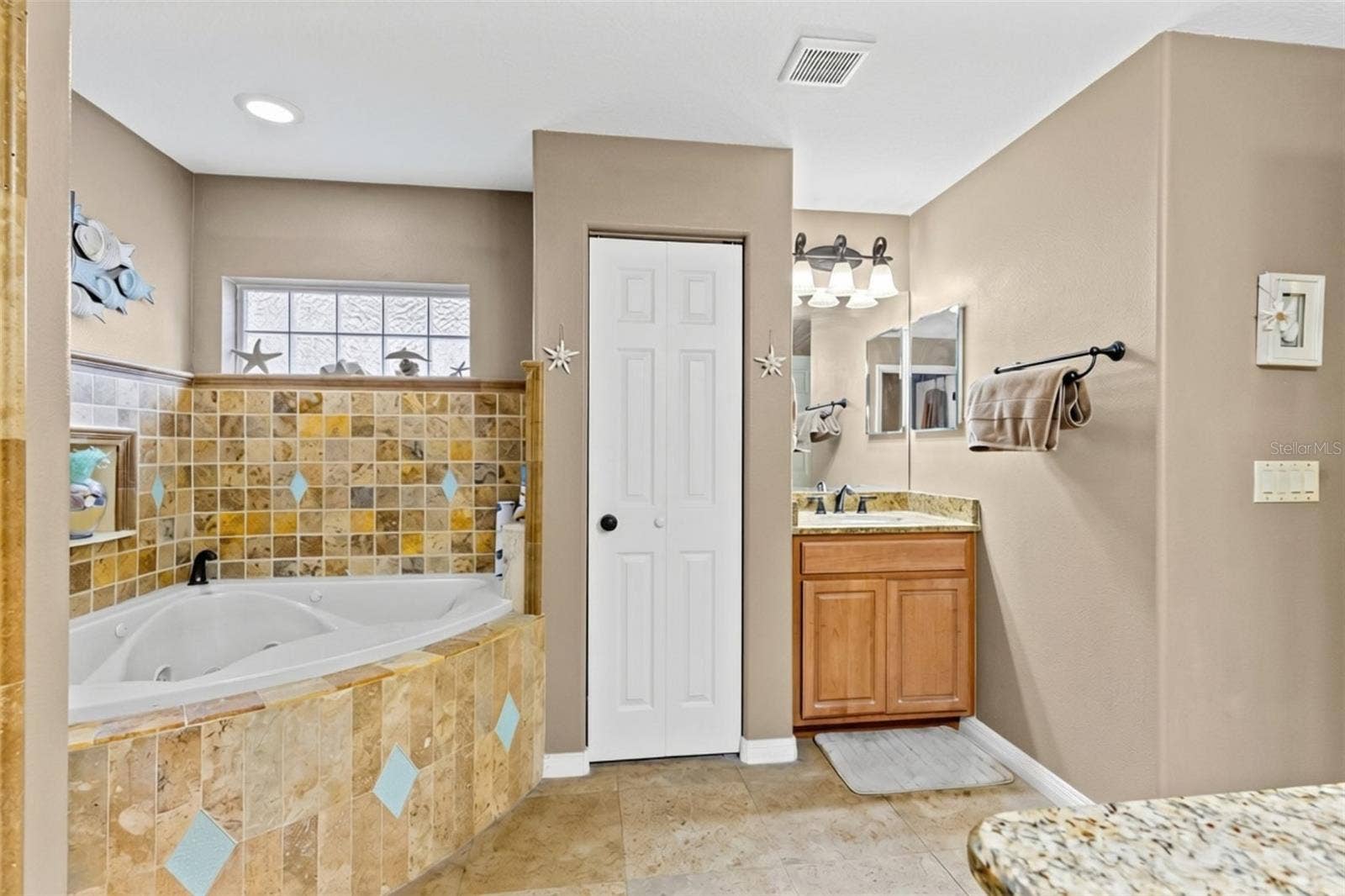 1206 LAKESHORE DRIVE, Mount Dora, FL 32757 Primary Bath