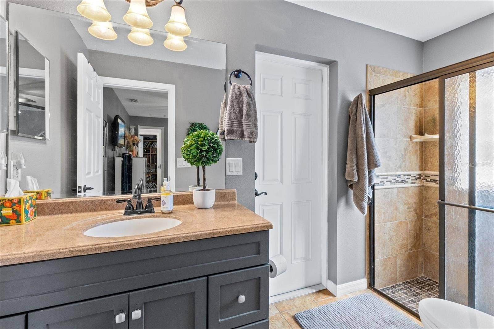 1206 LAKESHORE DRIVE, Mount Dora, FL 32757 Guest Bath
