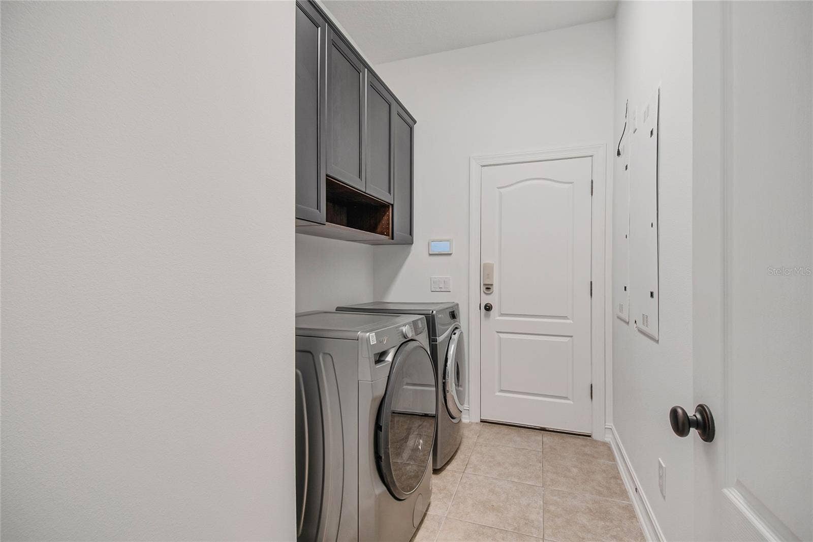 4244 ISLE VISTA AVENUE, Belle Isle, FL 32812 LAUNDRY ROOM TOWARDS GARAGE