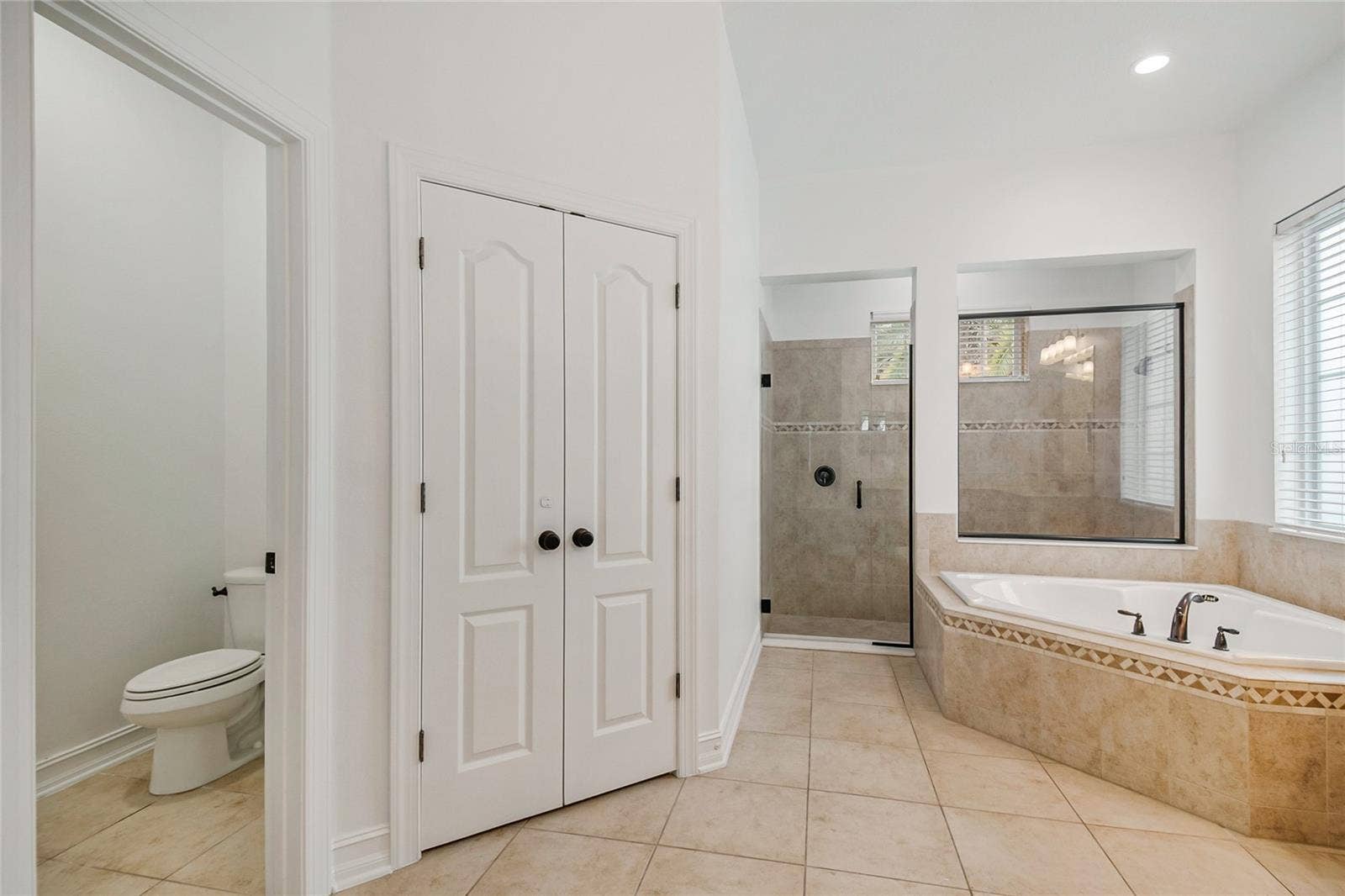 4244 ISLE VISTA AVENUE, Belle Isle, FL 32812 BATHROOM # 1 (MASTER BATH )