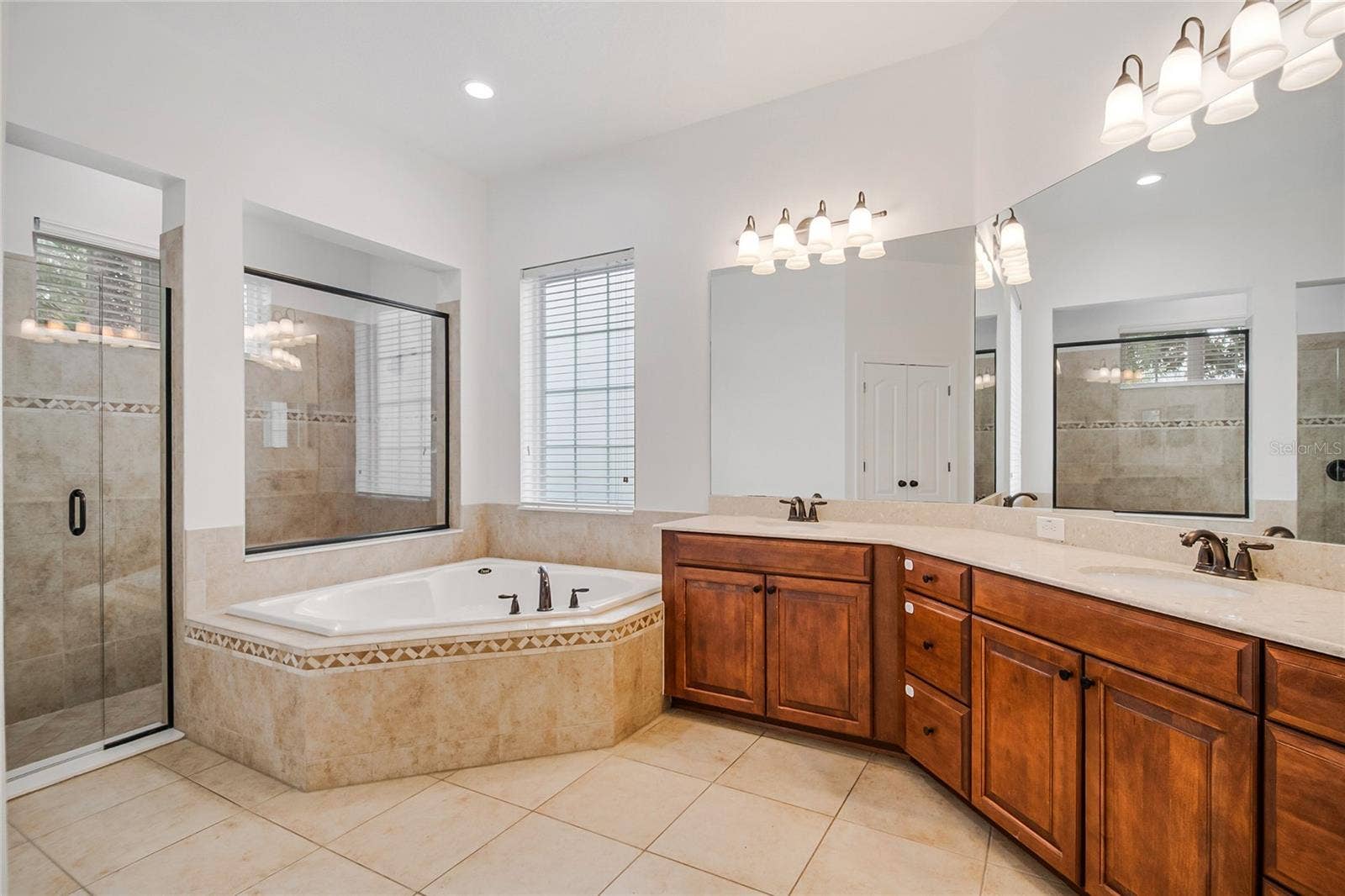 4244 ISLE VISTA AVENUE, Belle Isle, FL 32812 BATHROOM # 1 (MASTER BATH )