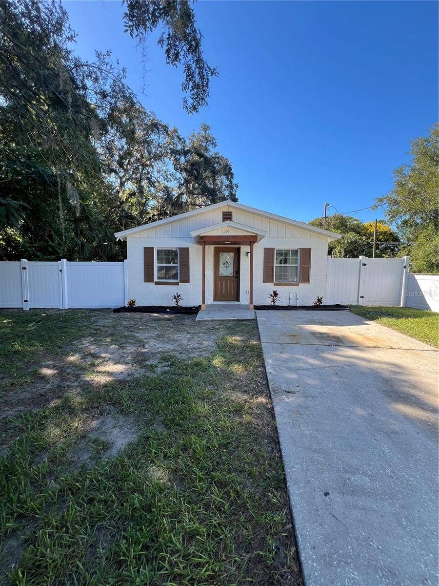 1314 ROBIE AVENUE, Mount Dora, FL 32757 1314 ROBIE AVENUE, Mount Dora, FL 32757
