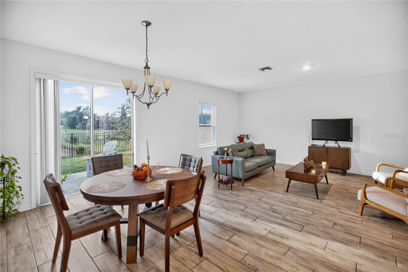 2008 BUCKHANON TRAIL, Deland, FL 32720 2008 BUCKHANON TRAIL, Deland, FL 32720