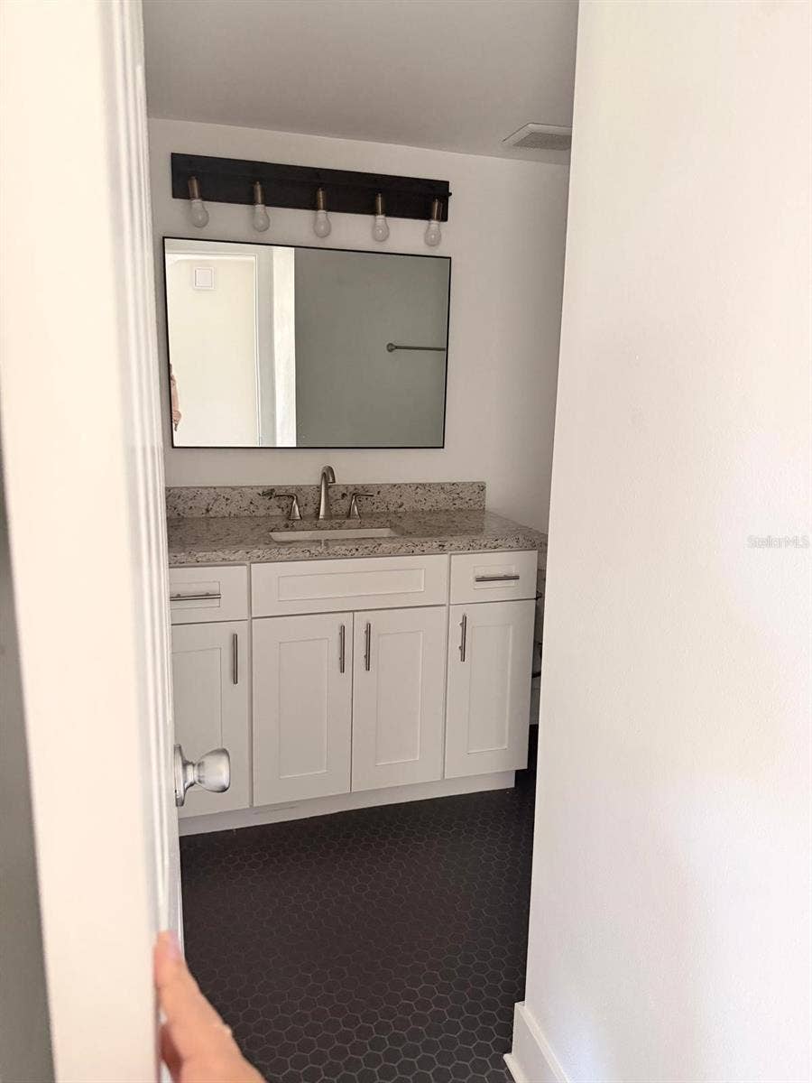 3711 W IOWA AVENUE, #218, Tampa, FL 33611 3711 W IOWA AVENUE, #218, Tampa, FL 33611