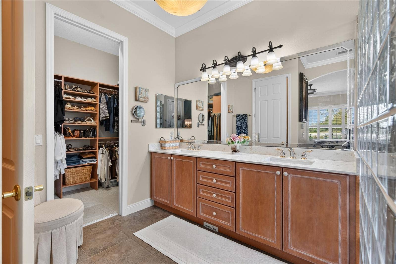 Dual Sink with Walkin in Closet and Walk in Shower