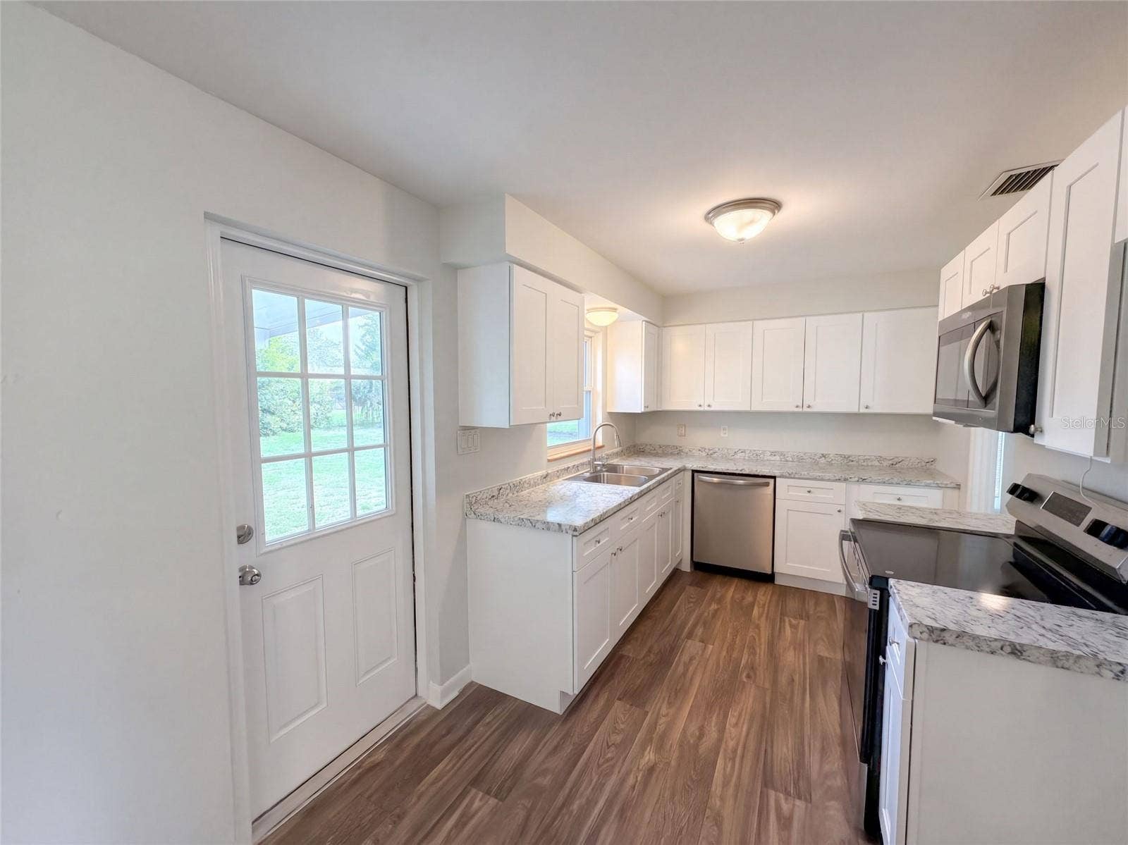 411 W SEMINOLE AVENUE, Eustis, FL 32726 411 W SEMINOLE AVENUE, Eustis, FL 32726