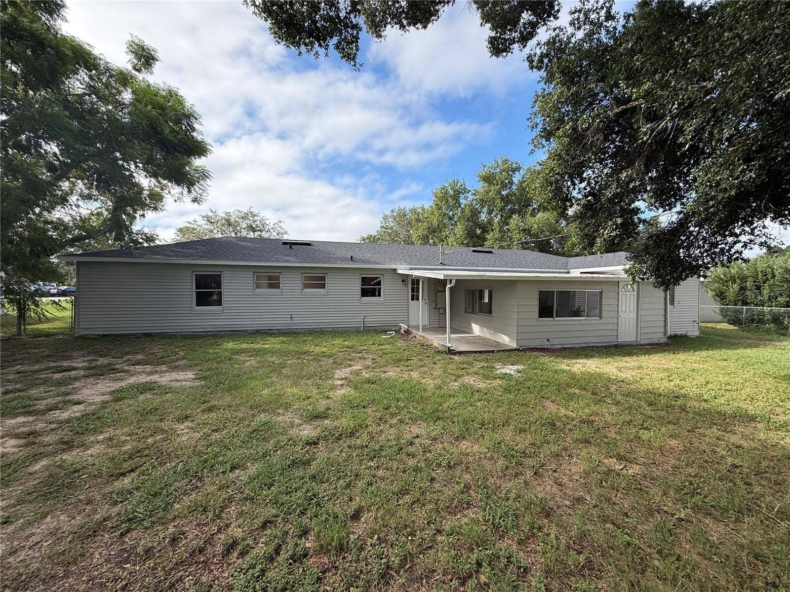 411 W SEMINOLE AVENUE, Eustis, FL 32726 411 W SEMINOLE AVENUE, Eustis, FL 32726