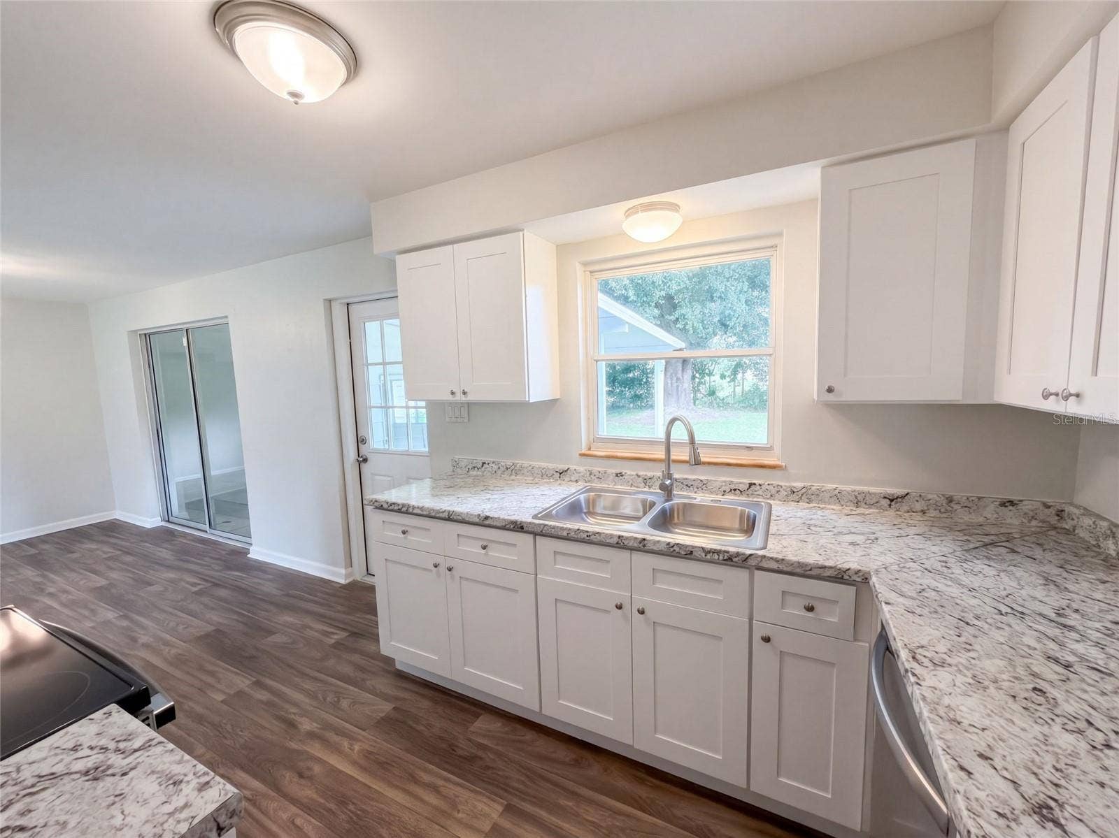 411 W SEMINOLE AVENUE, Eustis, FL 32726 411 W SEMINOLE AVENUE, Eustis, FL 32726