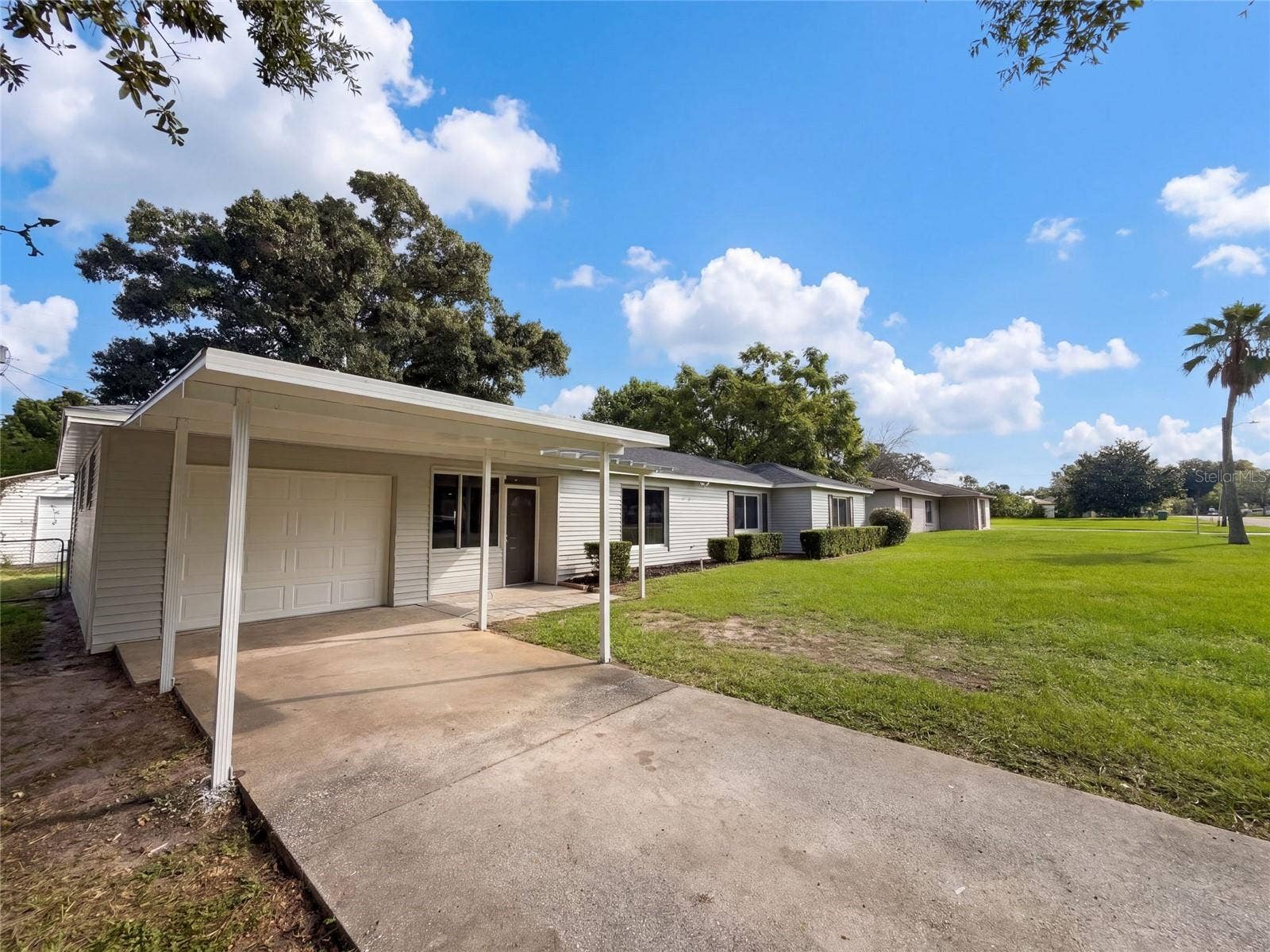 411 W SEMINOLE AVENUE, Eustis, FL 32726 411 W SEMINOLE AVENUE, Eustis, FL 32726