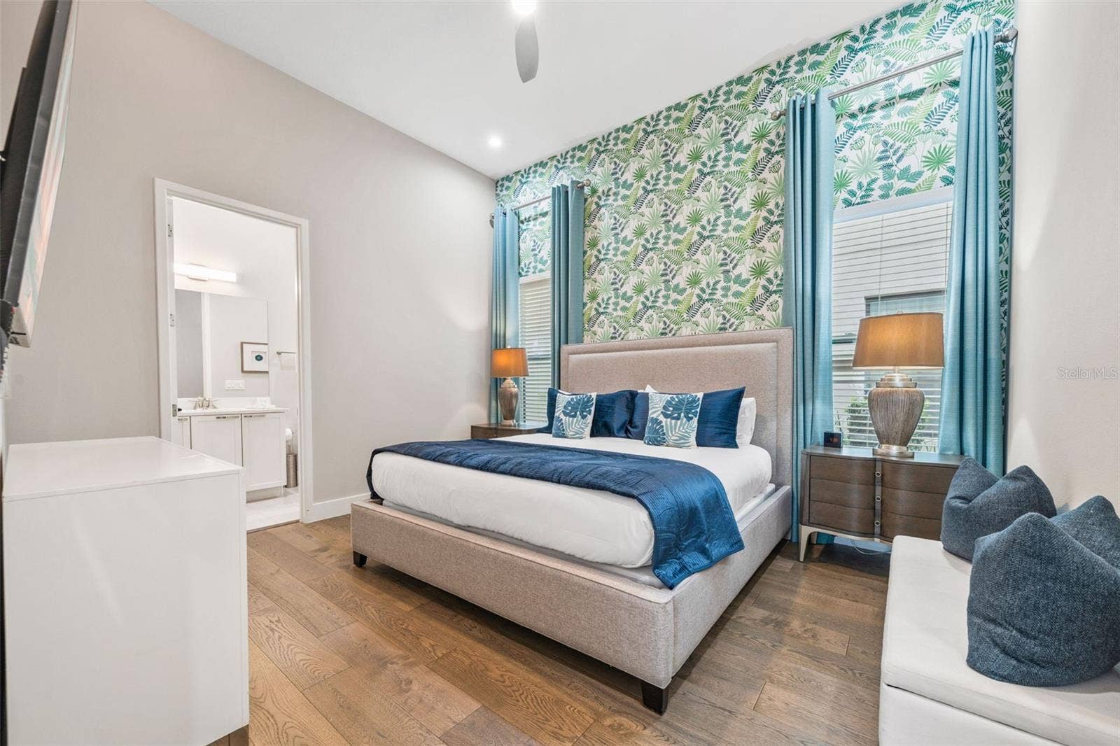 1st floor guest room