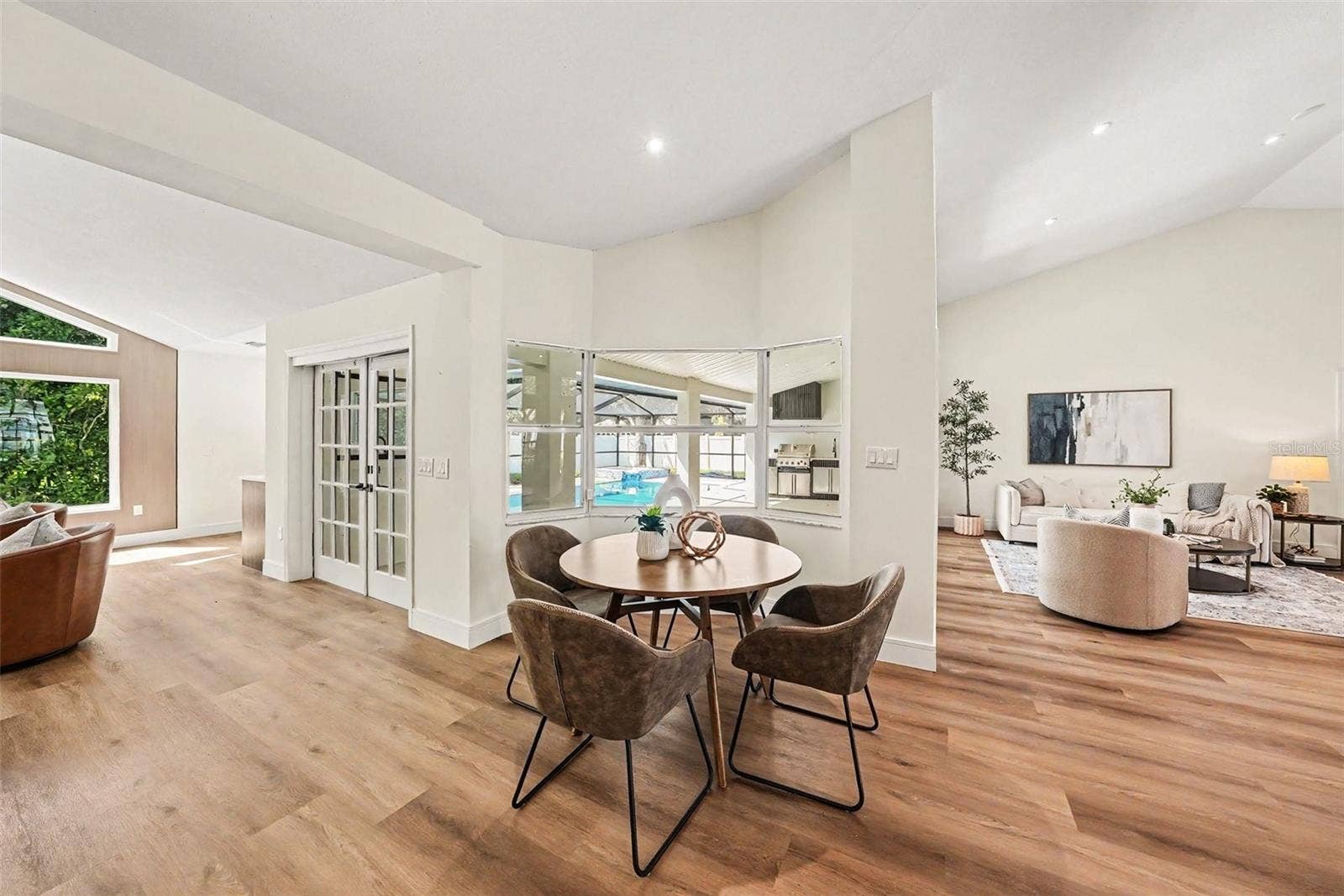 4901 HALLSTEAD WAY, Tampa, FL 33647 Breakfast Area