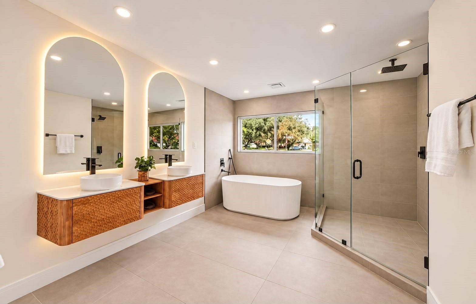 4901 HALLSTEAD WAY, Tampa, FL 33647 Master Bathroom