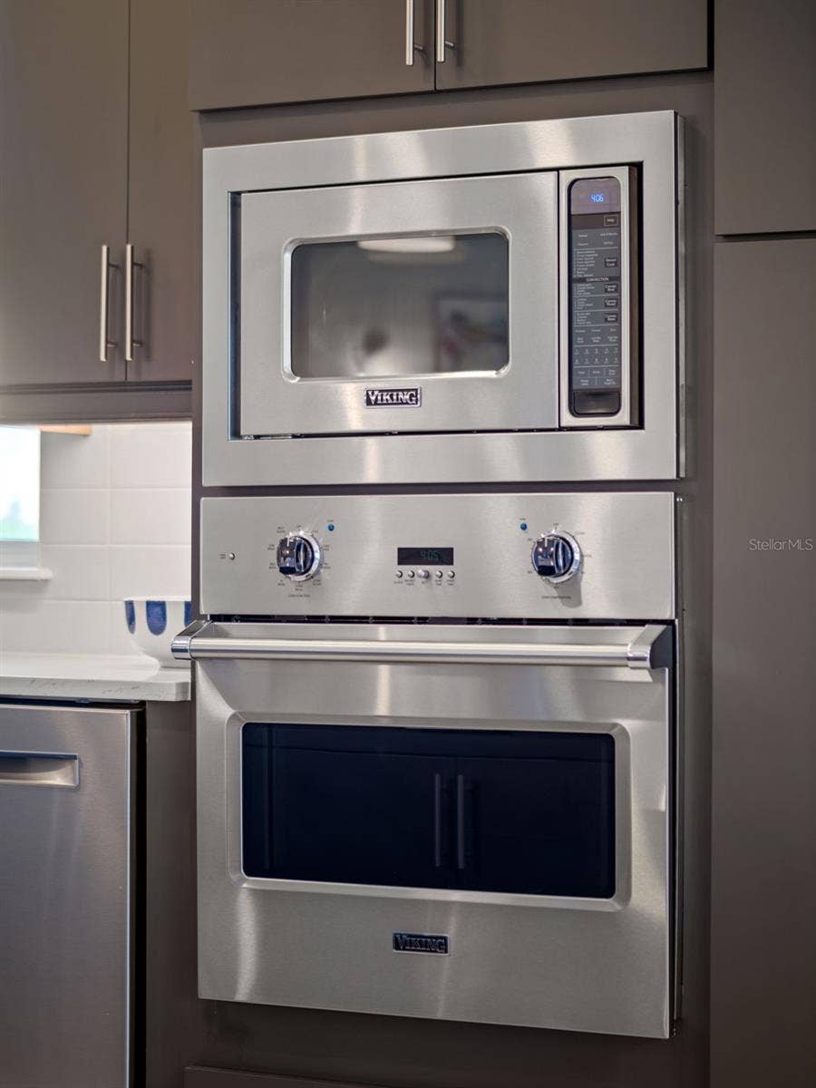 771 ALCOVE DRIVE, Groveland, FL 34736 Viking Appliances