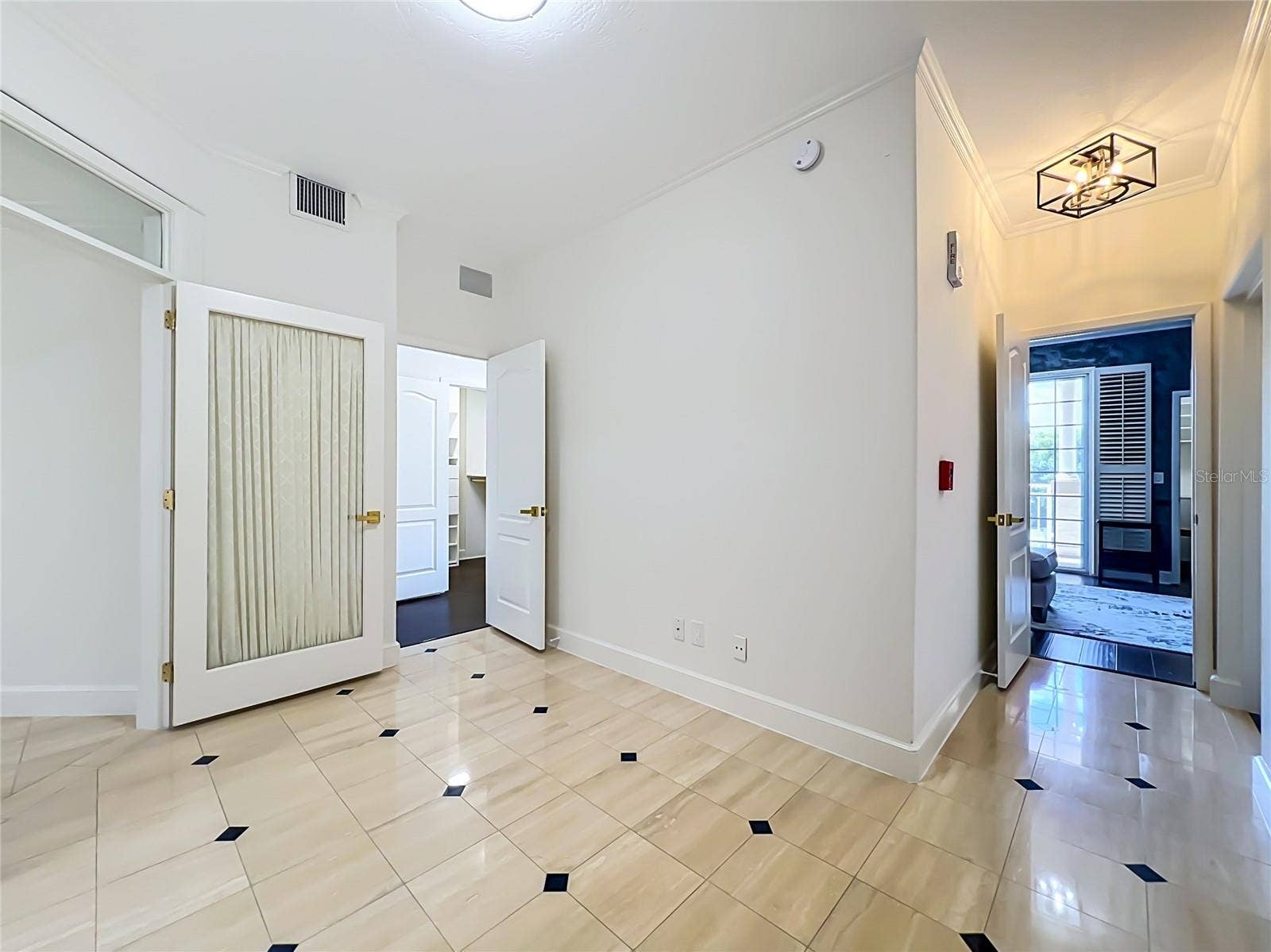 1110 W IVANHOE BOULEVARD, #9, Orlando, FL 32804 1110 W IVANHOE BOULEVARD, #9, Orlando, FL 32804