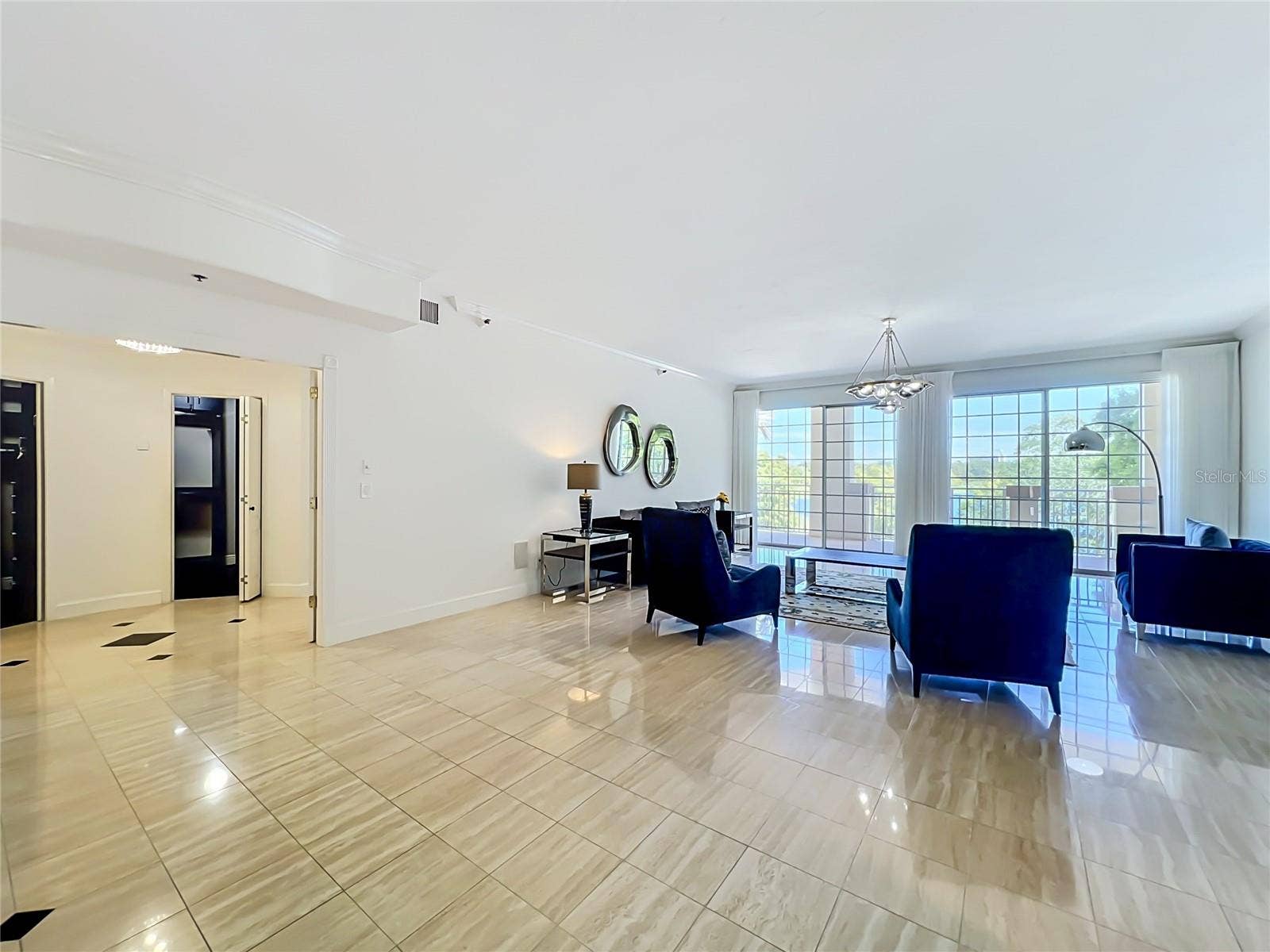 1110 W IVANHOE BOULEVARD, #9, Orlando, FL 32804 1110 W IVANHOE BOULEVARD, #9, Orlando, FL 32804