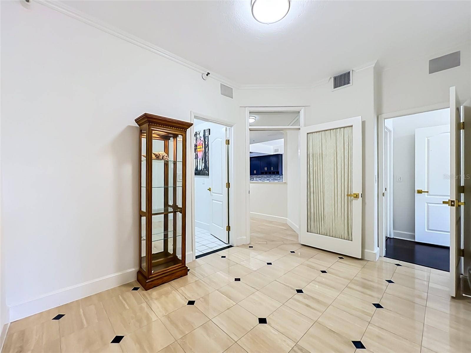 1110 W IVANHOE BOULEVARD, #9, Orlando, FL 32804 1110 W IVANHOE BOULEVARD, #9, Orlando, FL 32804