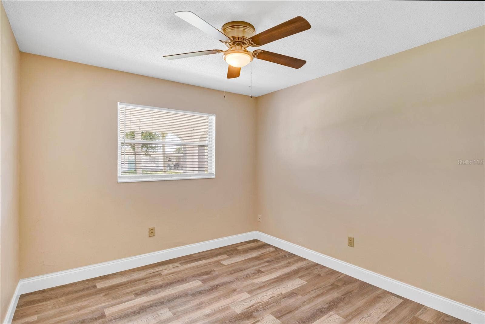 141 W CONNECTICUT AVENUE, Edgewater, FL 32132