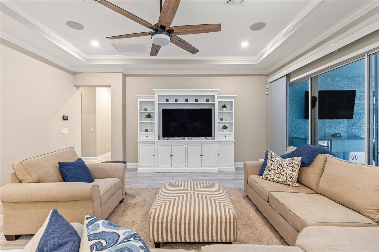 8037 LUDINGTON CIRCLE, Orlando, FL 32836 8037 LUDINGTON CIRCLE, Orlando, FL 32836