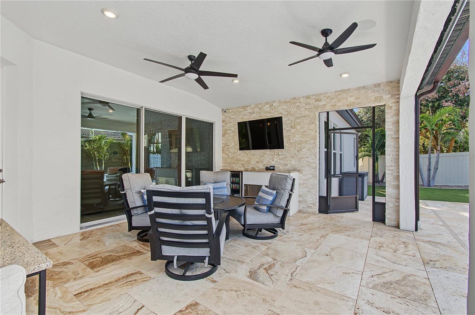 8037 LUDINGTON CIRCLE, Orlando, FL 32836 8037 LUDINGTON CIRCLE, Orlando, FL 32836