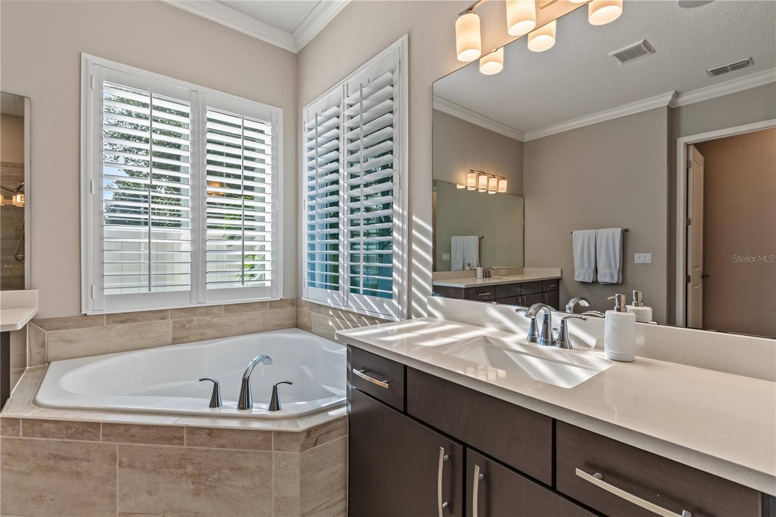 8037 LUDINGTON CIRCLE, Orlando, FL 32836 8037 LUDINGTON CIRCLE, Orlando, FL 32836
