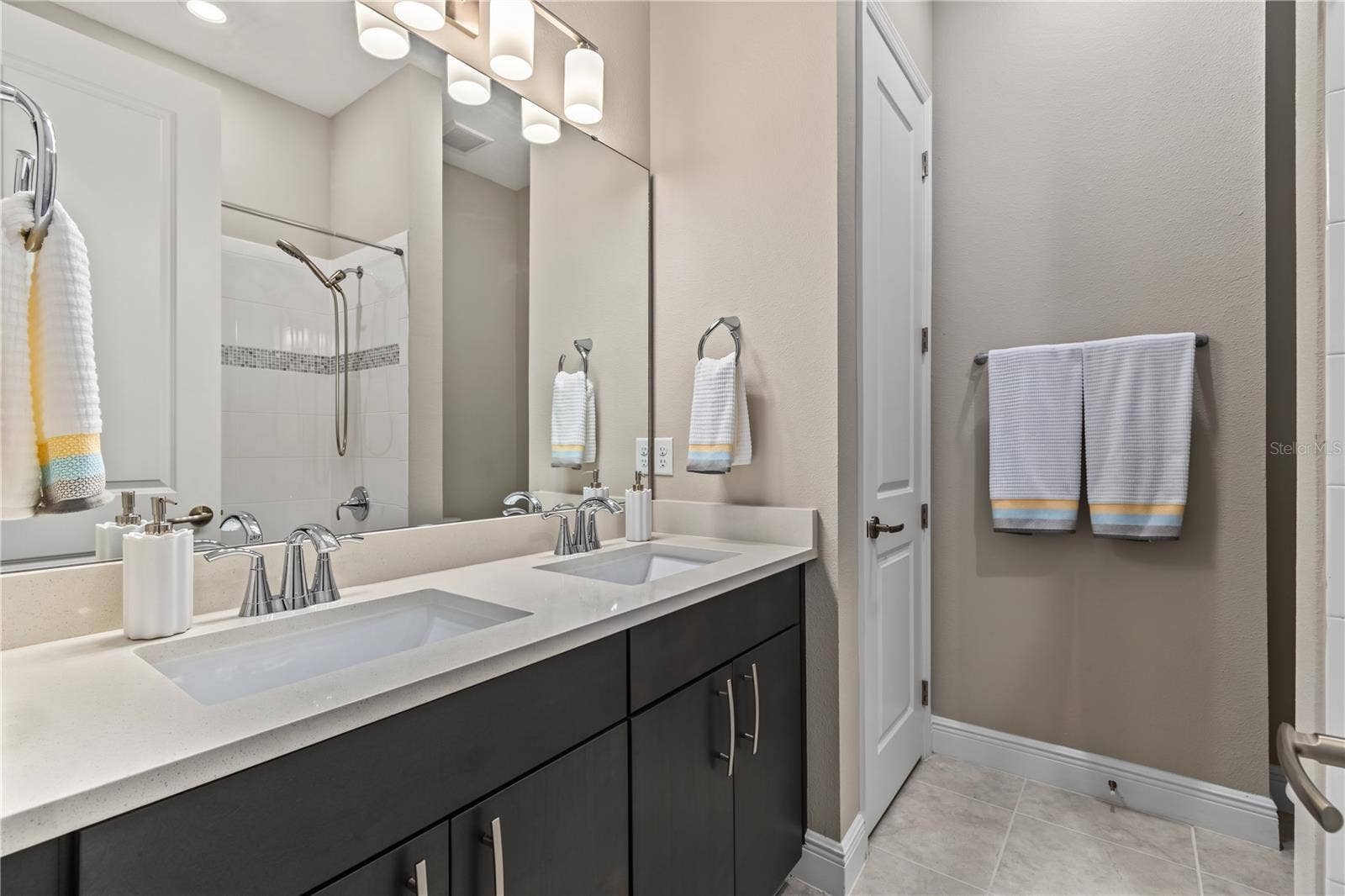 8037 LUDINGTON CIRCLE, Orlando, FL 32836 8037 LUDINGTON CIRCLE, Orlando, FL 32836