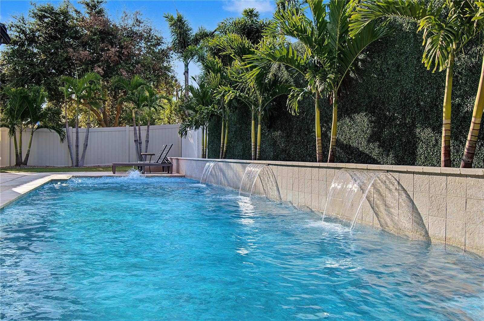 8037 LUDINGTON CIRCLE, Orlando, FL 32836 8037 LUDINGTON CIRCLE, Orlando, FL 32836