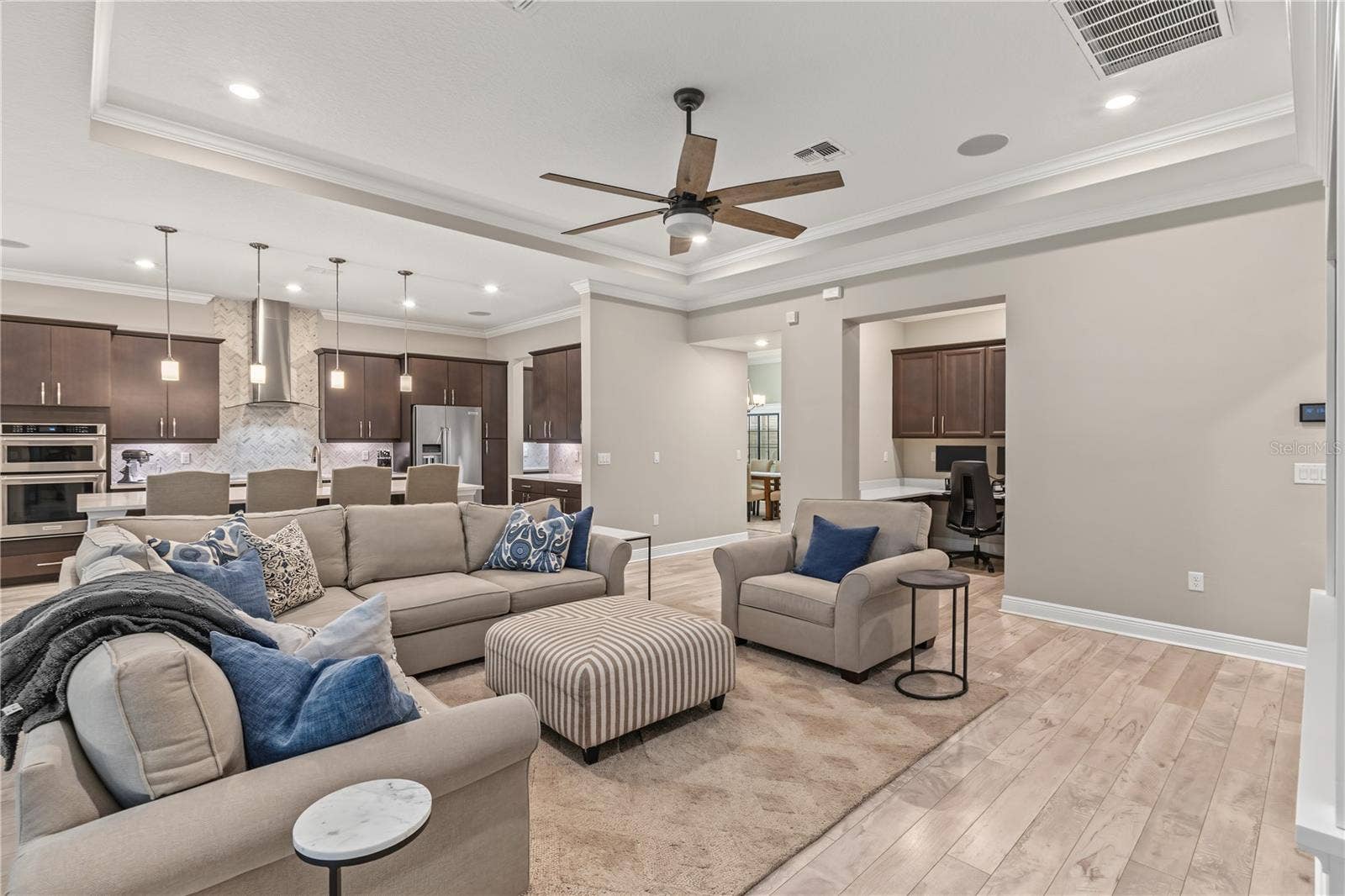 8037 LUDINGTON CIRCLE, Orlando, FL 32836 8037 LUDINGTON CIRCLE, Orlando, FL 32836