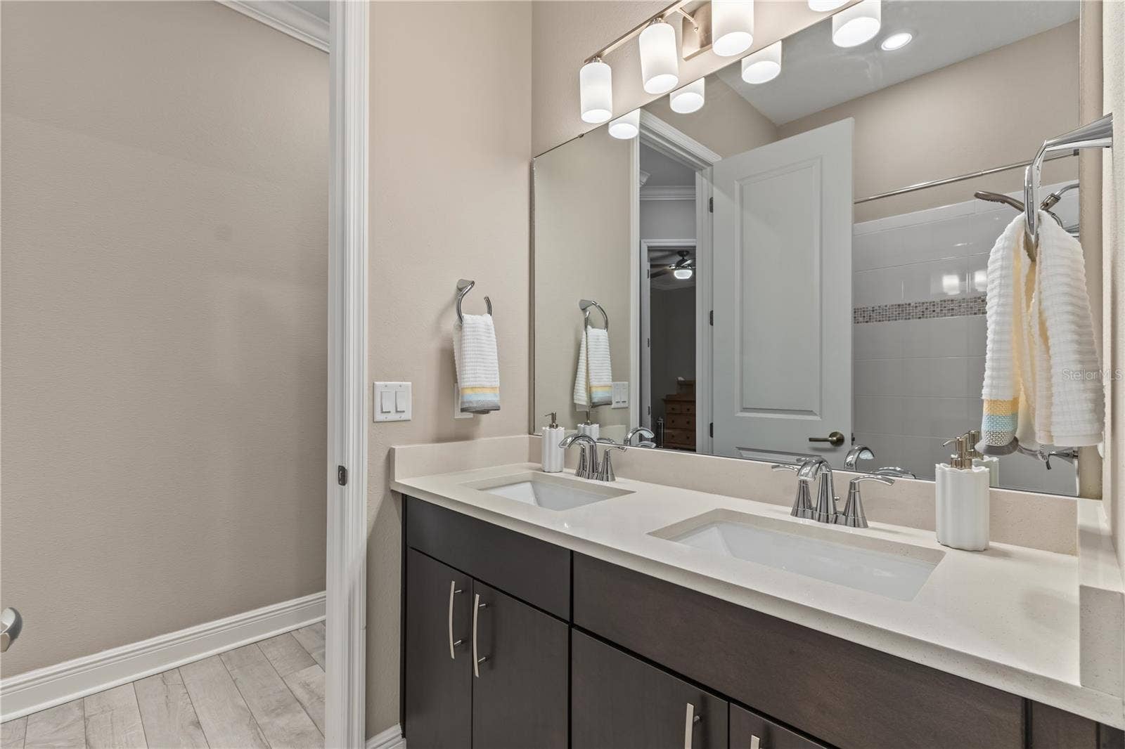 8037 LUDINGTON CIRCLE, Orlando, FL 32836 8037 LUDINGTON CIRCLE, Orlando, FL 32836