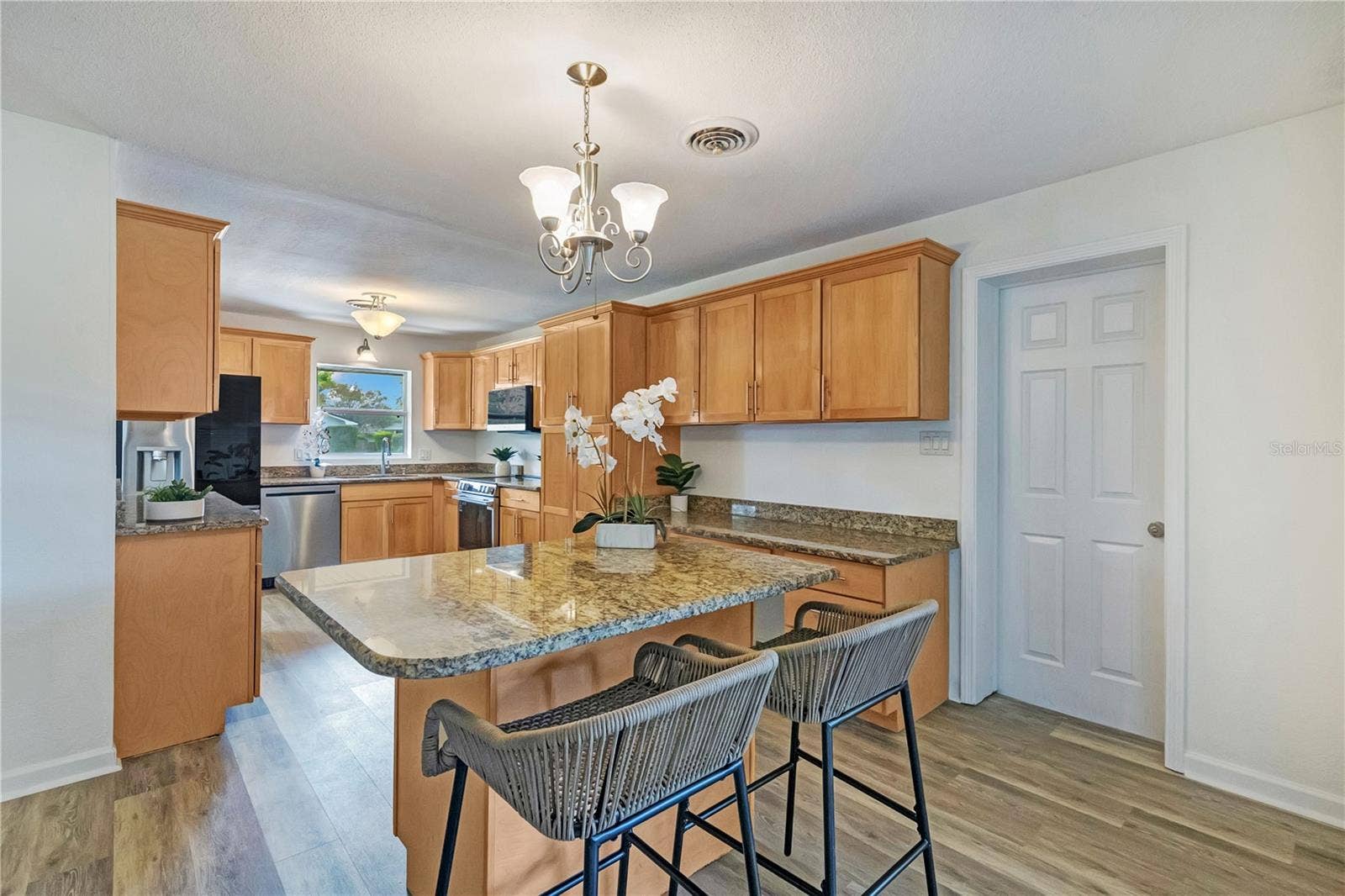 4415 HAYLOCK DRIVE, Orlando, FL 32807 Kitchen with island.