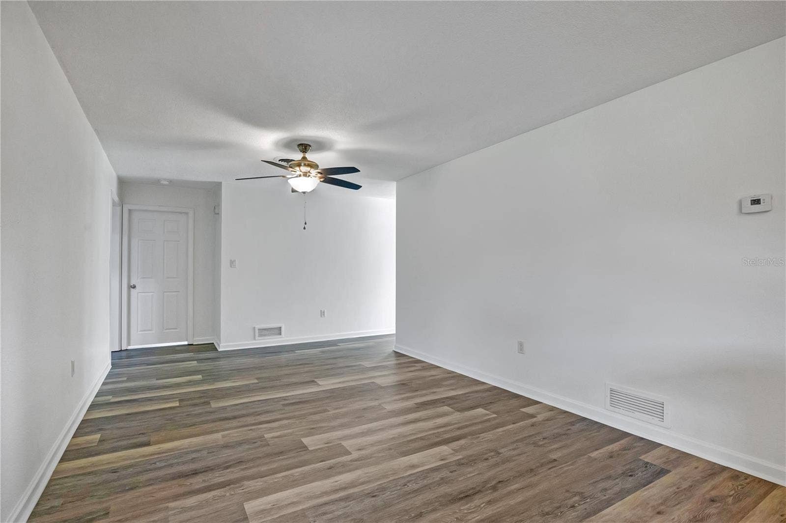 4415 HAYLOCK DRIVE, Orlando, FL 32807 Flex room off kitchen