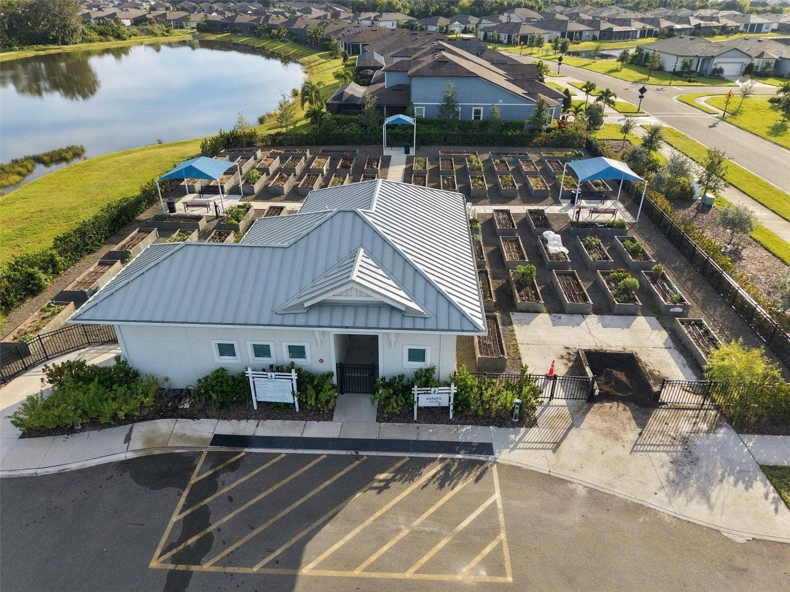 9260 BALLASTER POINTE LOOP, Parrish, FL 34219 Grow your favorite foods in the Garden Club!