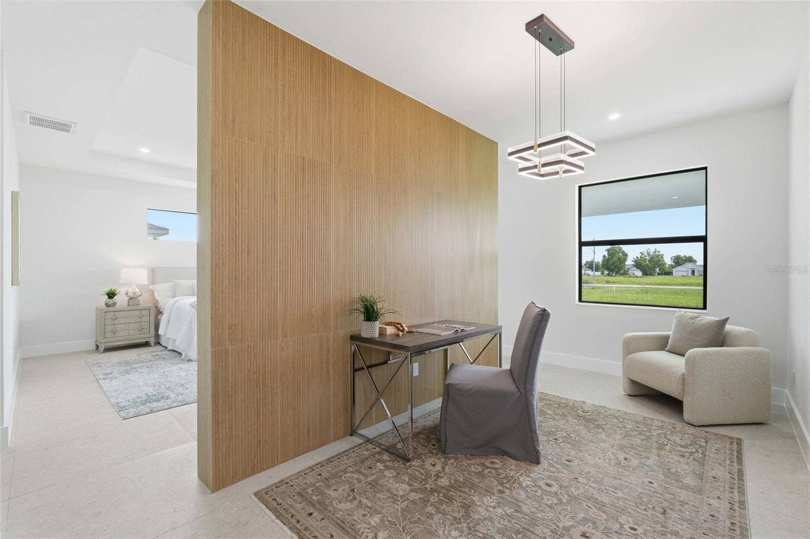 Sitting area or office area in primary bedroom