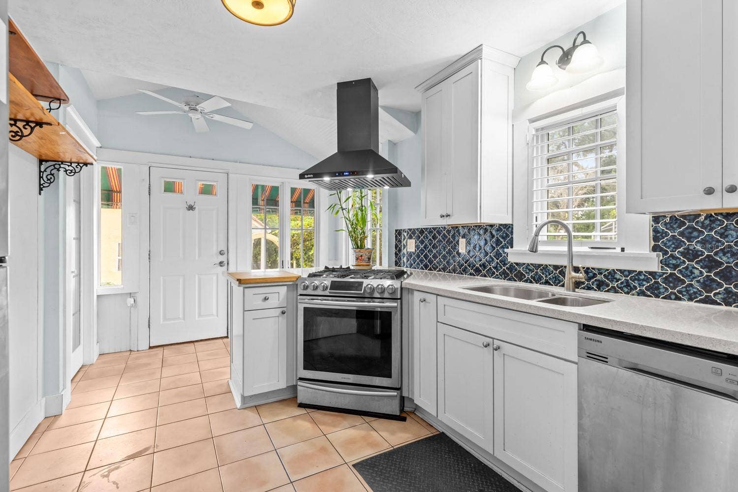 1002 DELANEY PARK DRIVE, Orlando, FL 32806 1002 DELANEY PARK DRIVE, Orlando, FL 32806
