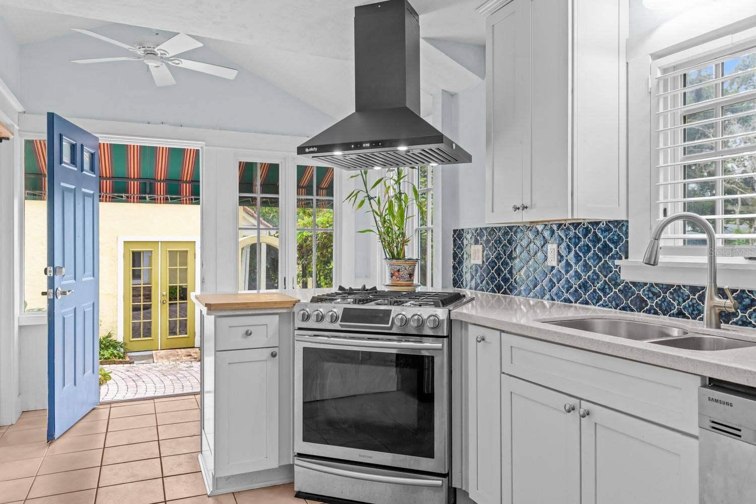 1002 DELANEY PARK DRIVE, Orlando, FL 32806 1002 DELANEY PARK DRIVE, Orlando, FL 32806