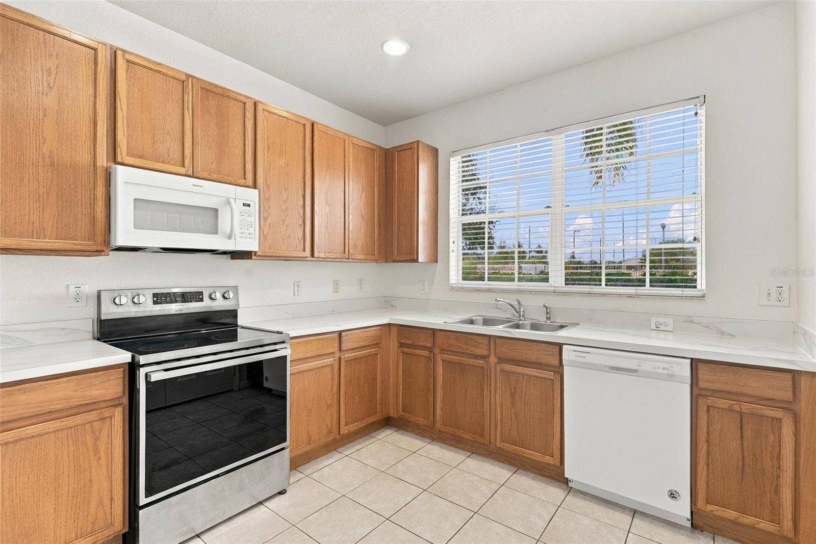 4994 TOWN TERRACE N, Kissimmee, FL 34758 Kitchen