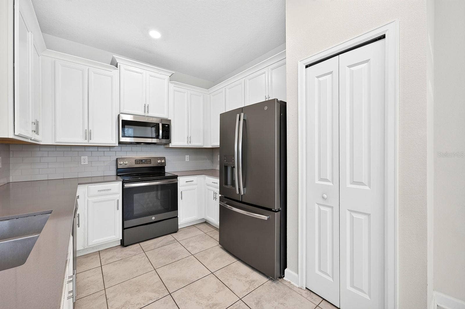 4911 TRIBUTE TRAIL, Kissimmee, FL 34746 Kitchen