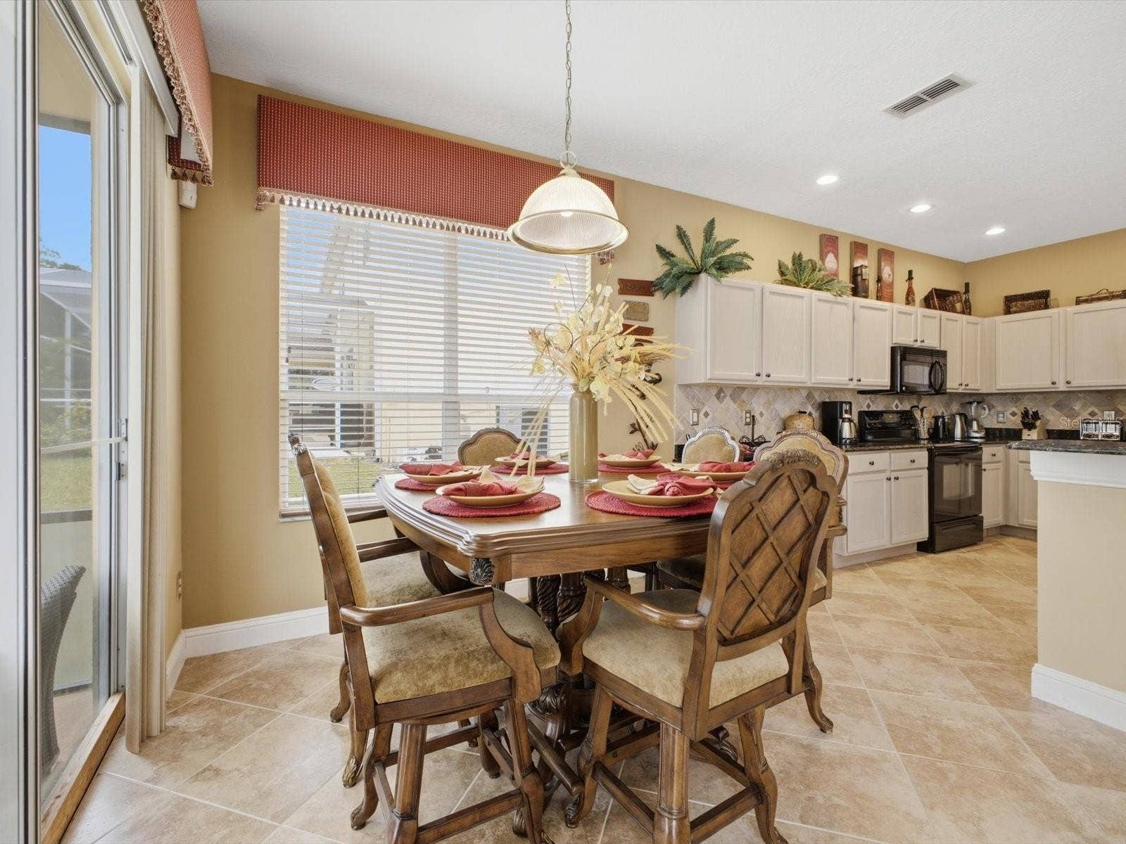 209 N HAMPTON DR, Davenport, FL 33897 209 N HAMPTON DR, Davenport, FL 33897